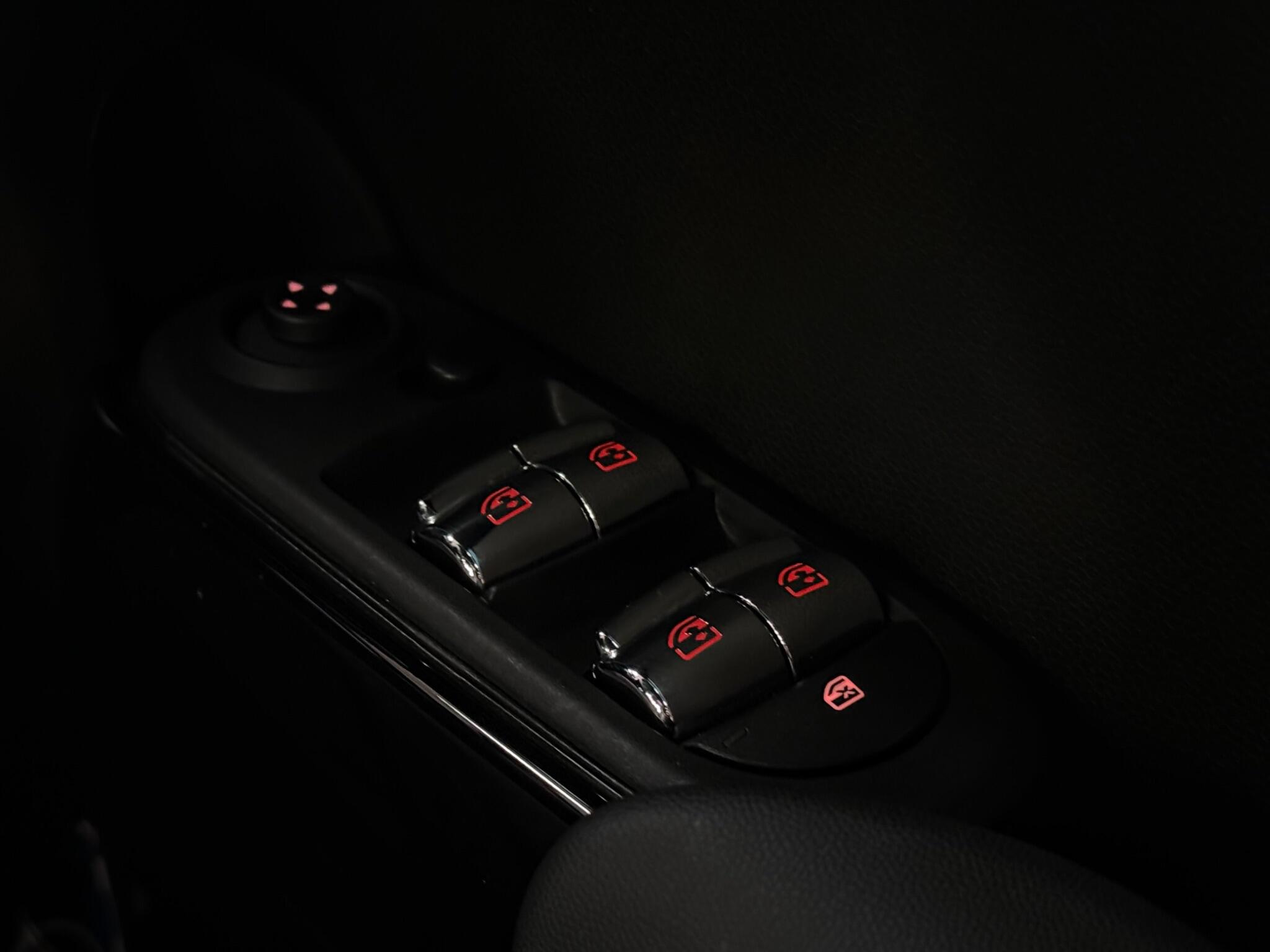 Mini Hatch view 18