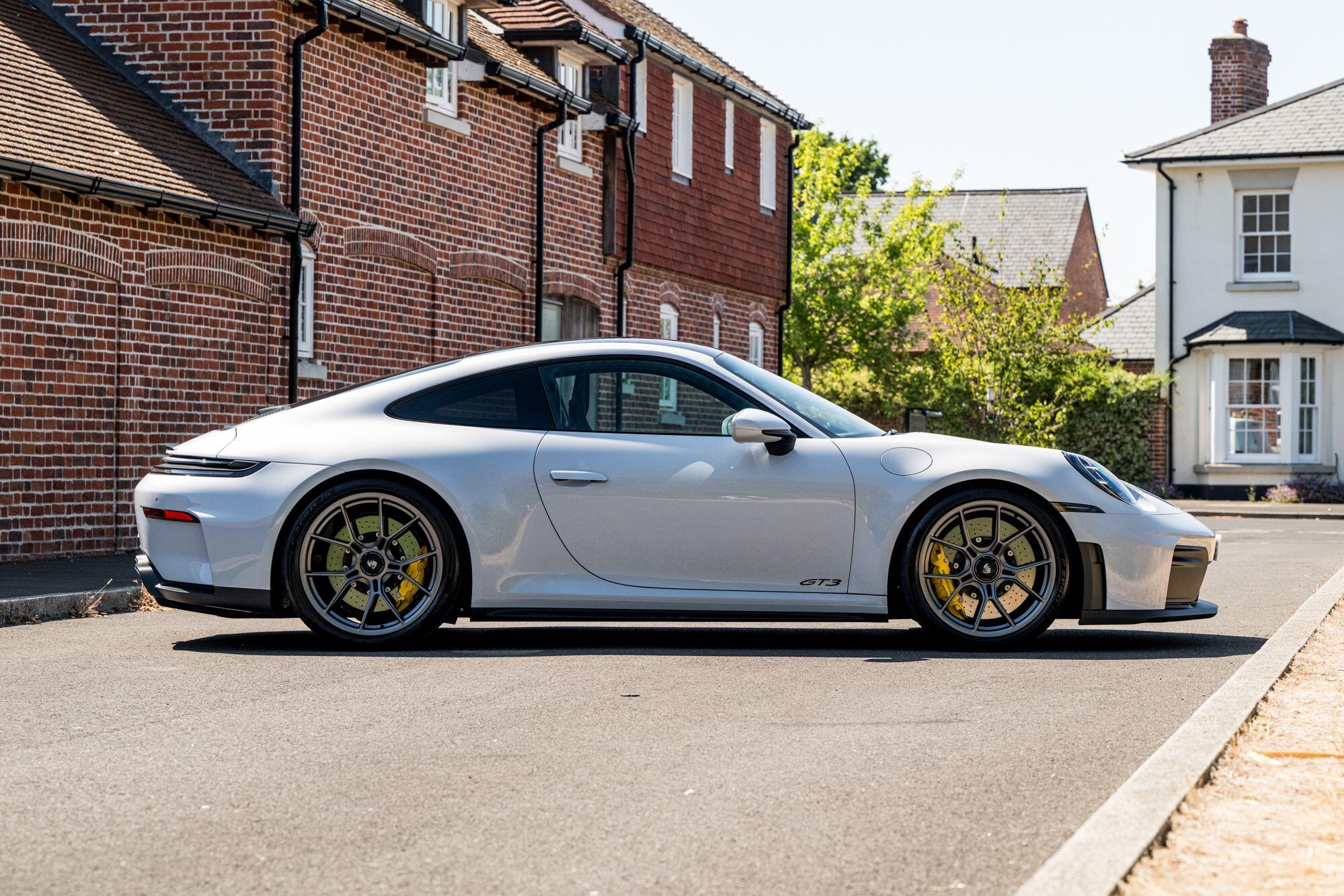 Porsche 911 view 9