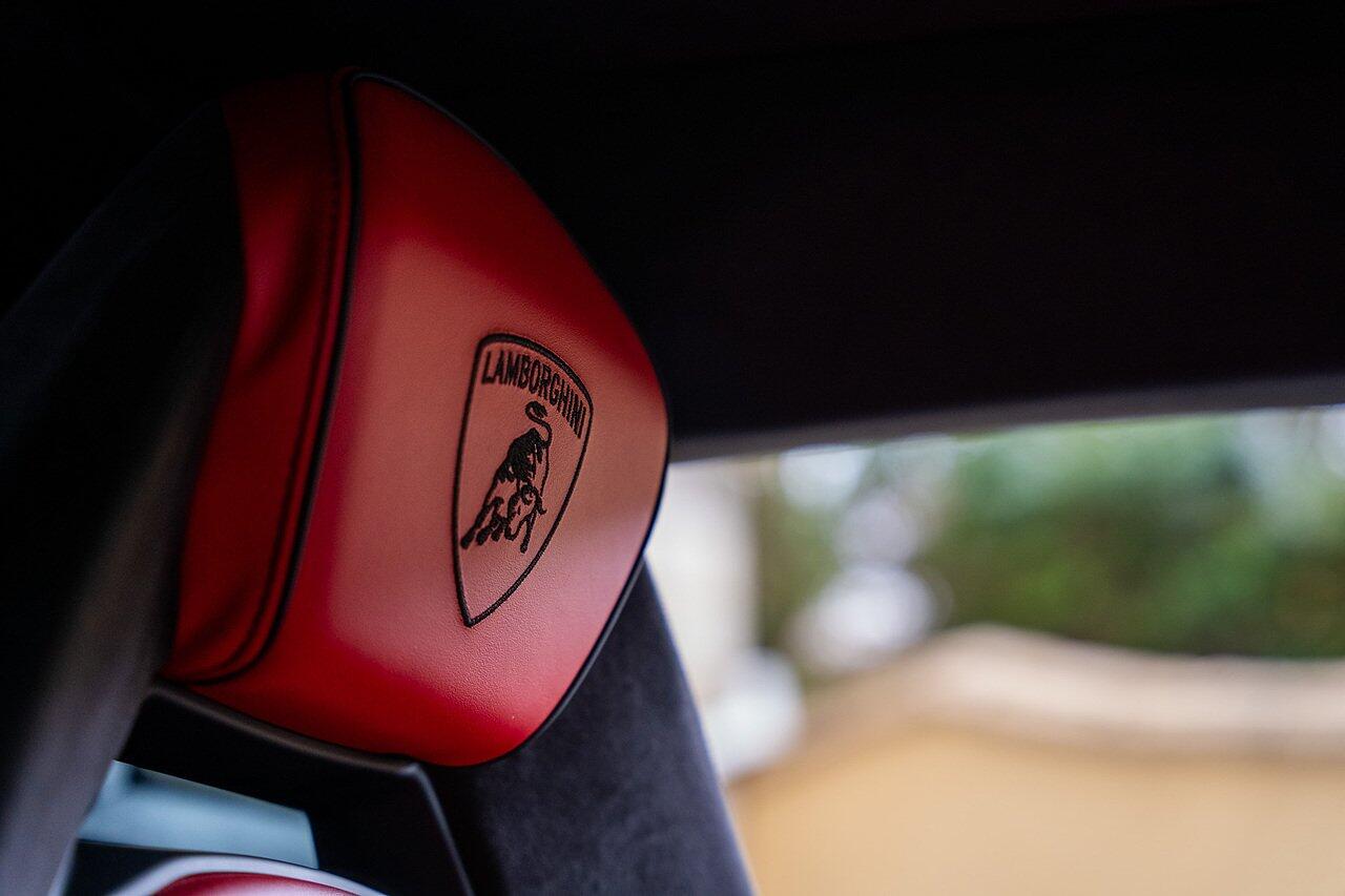 Lamborghini Revuelto view 94