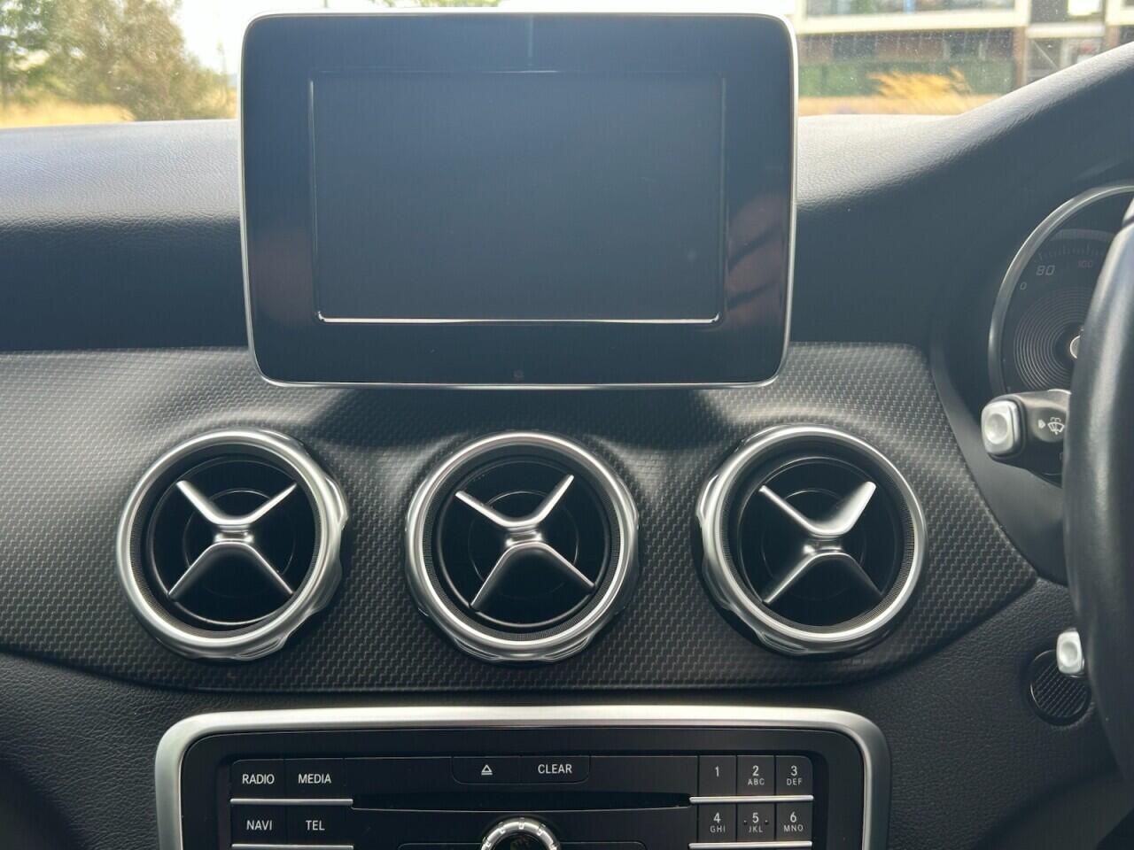 Mercedes-Benz GLA view 31