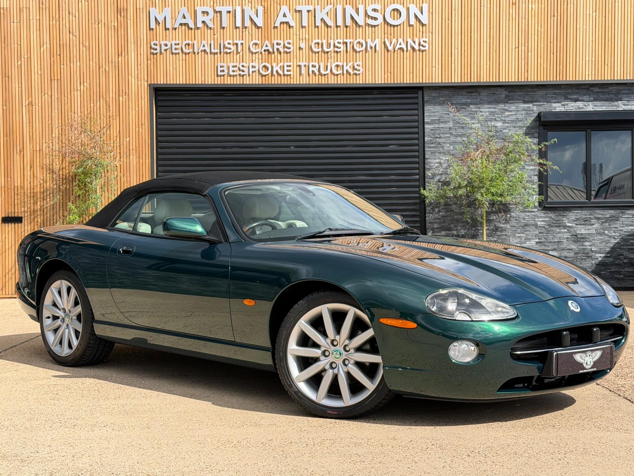 Jaguar XK8 view 95