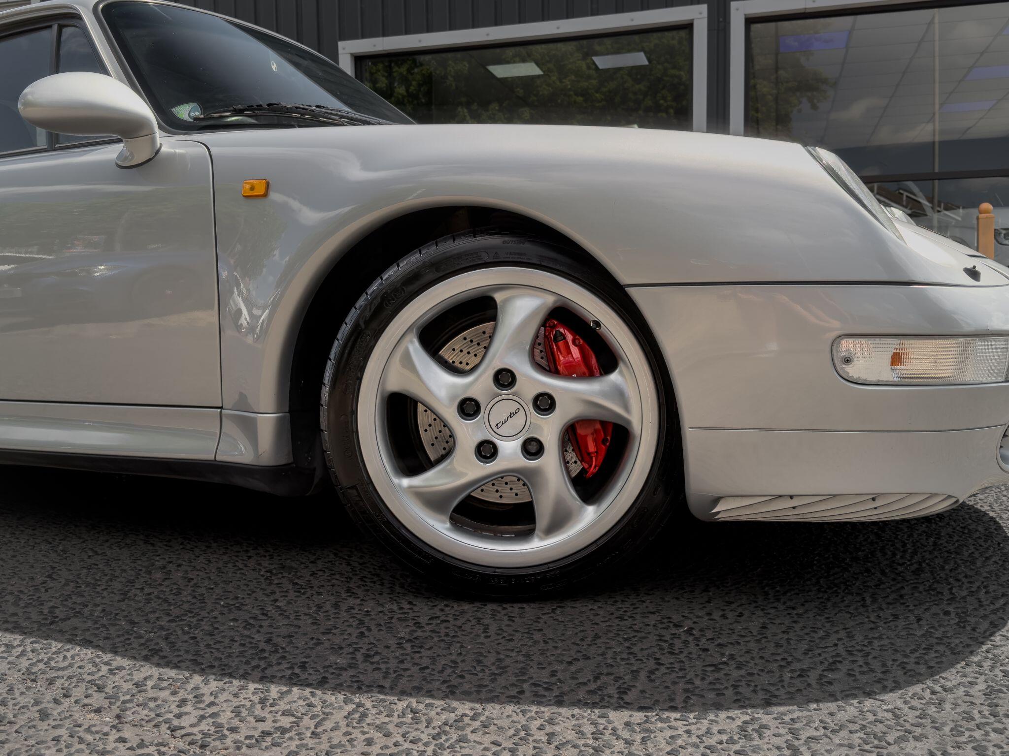 Porsche 911 view 5