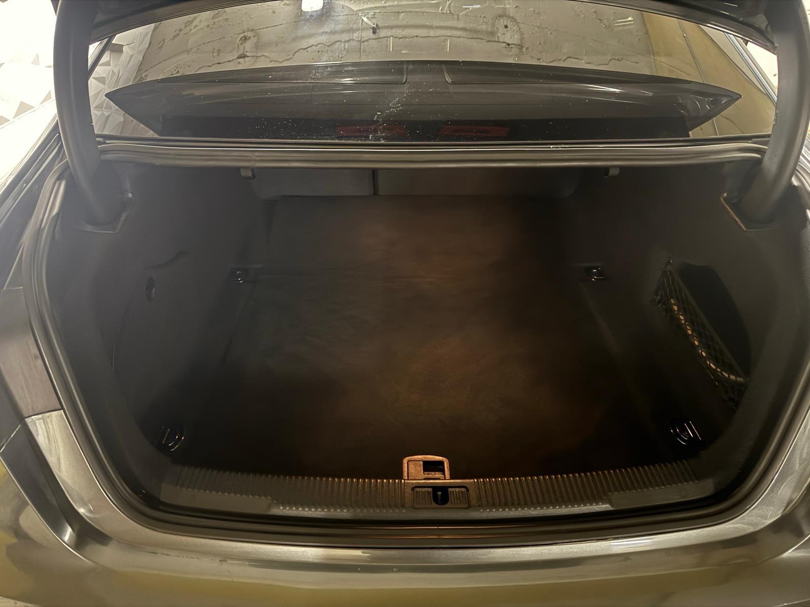 Audi A6 view 27
