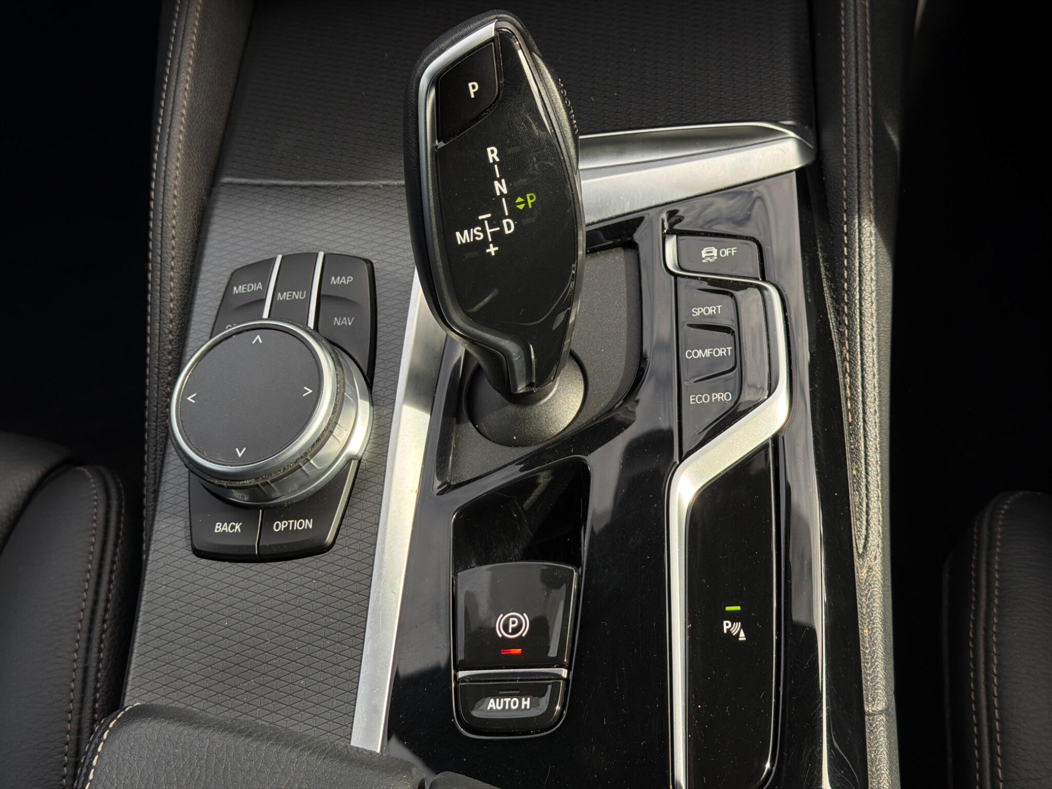 BMW 5 Series view 28