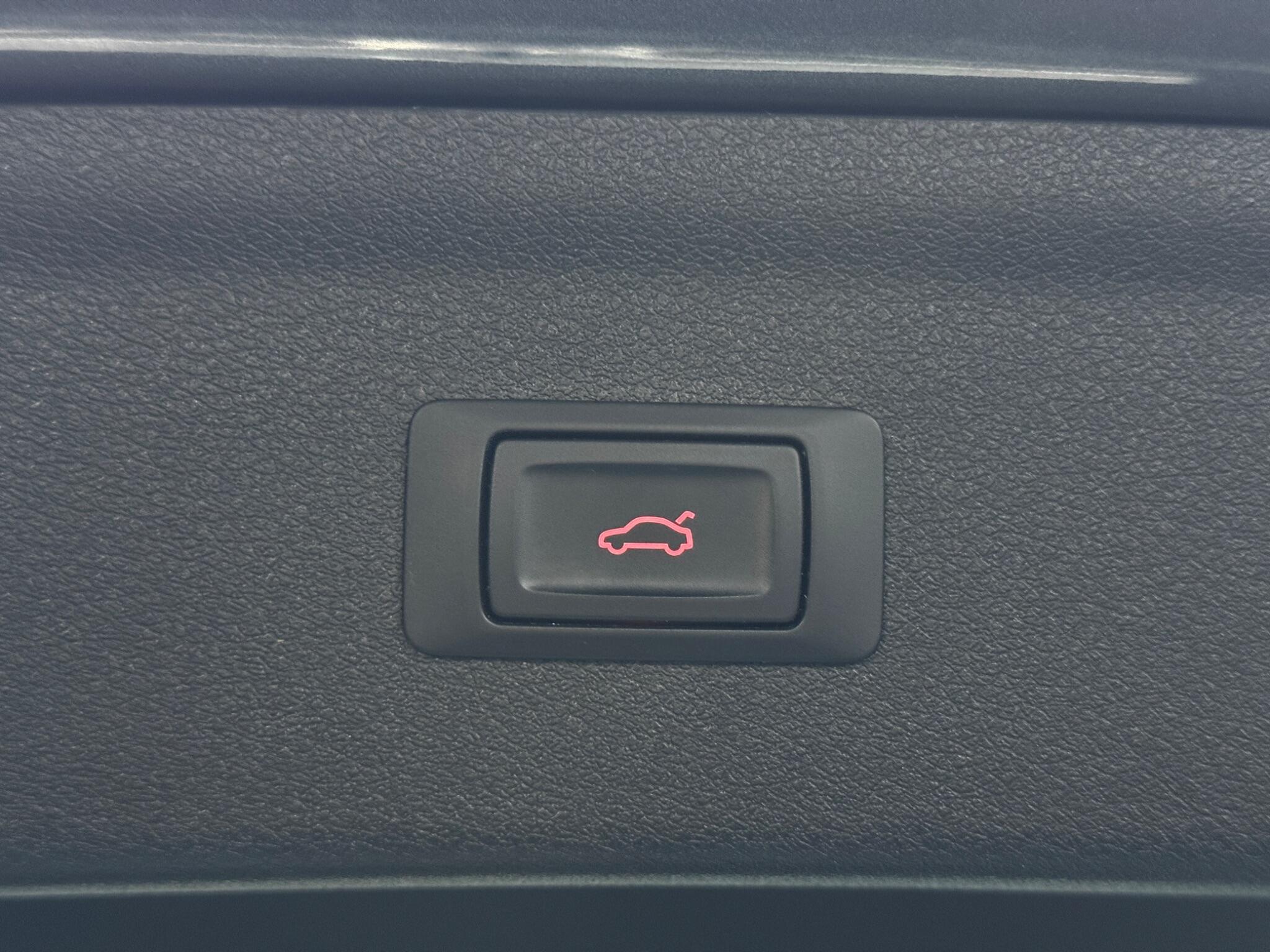 Audi Q3 view 40