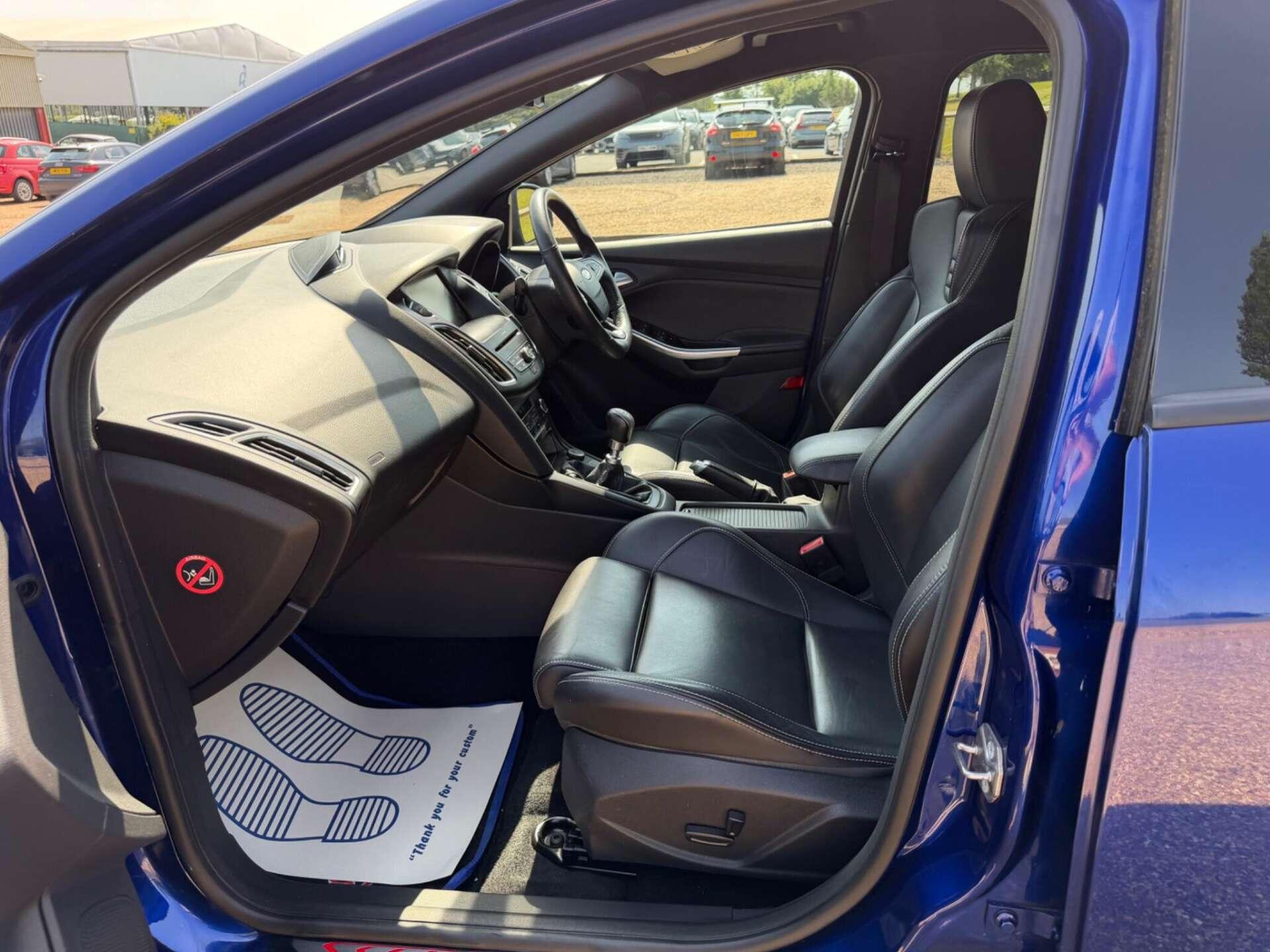 Ford Focus view 23