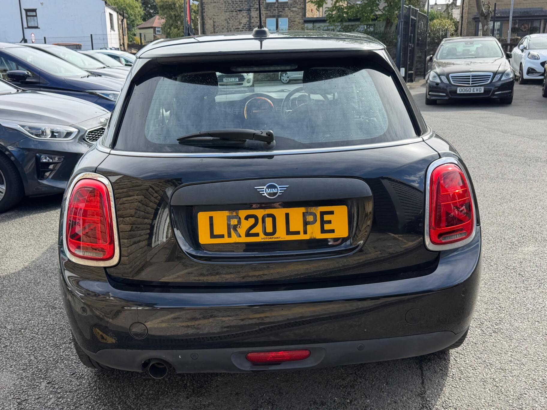 Mini Hatch view 7