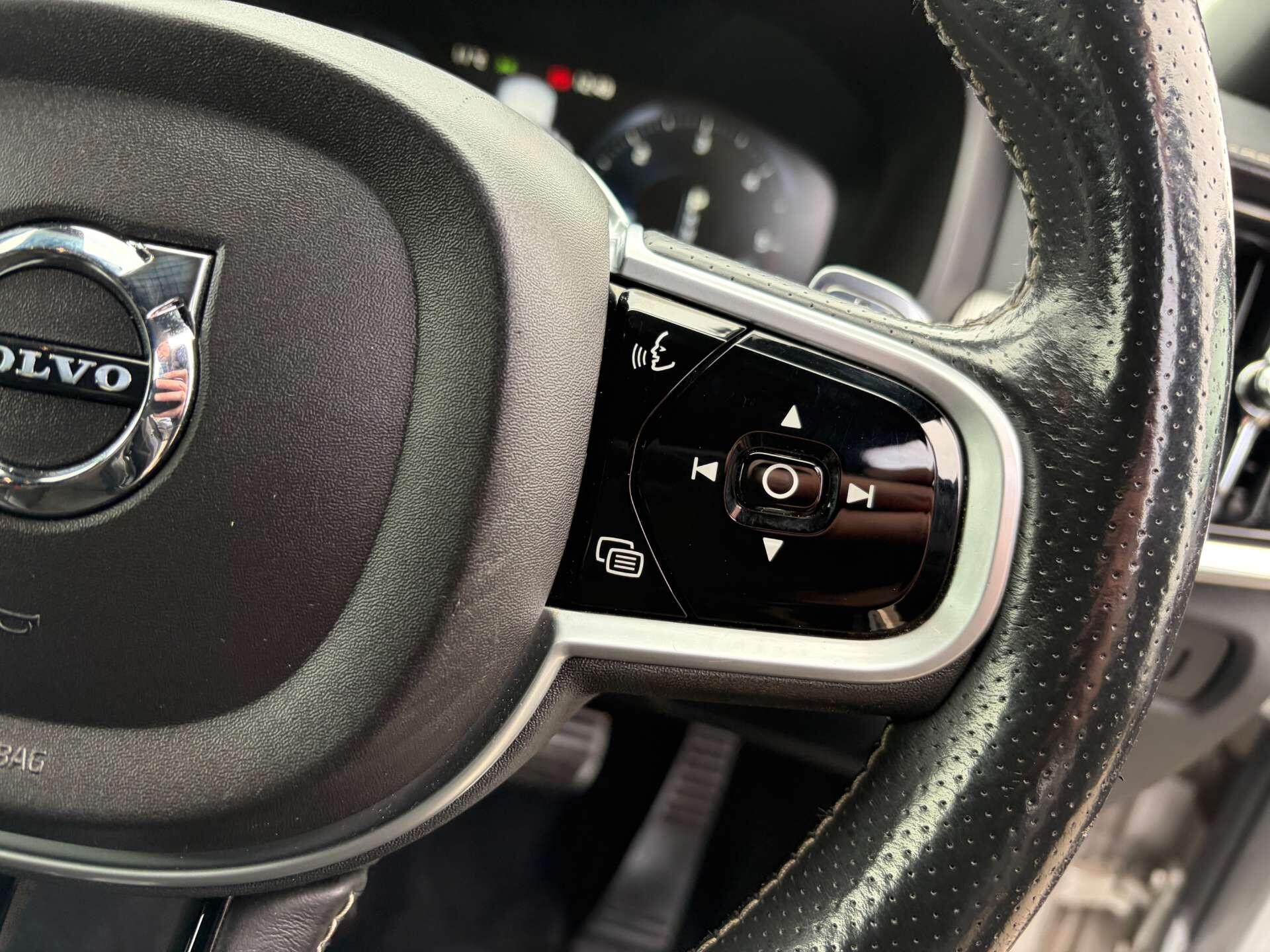Volvo S90 view 44