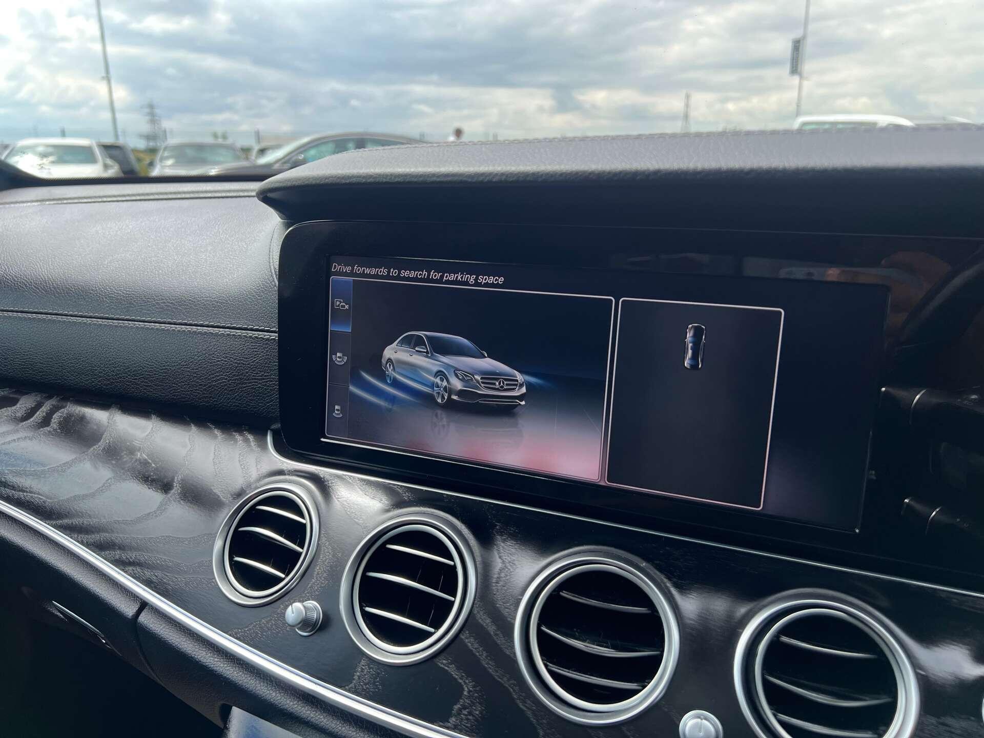 Mercedes-Benz E-Class view 37
