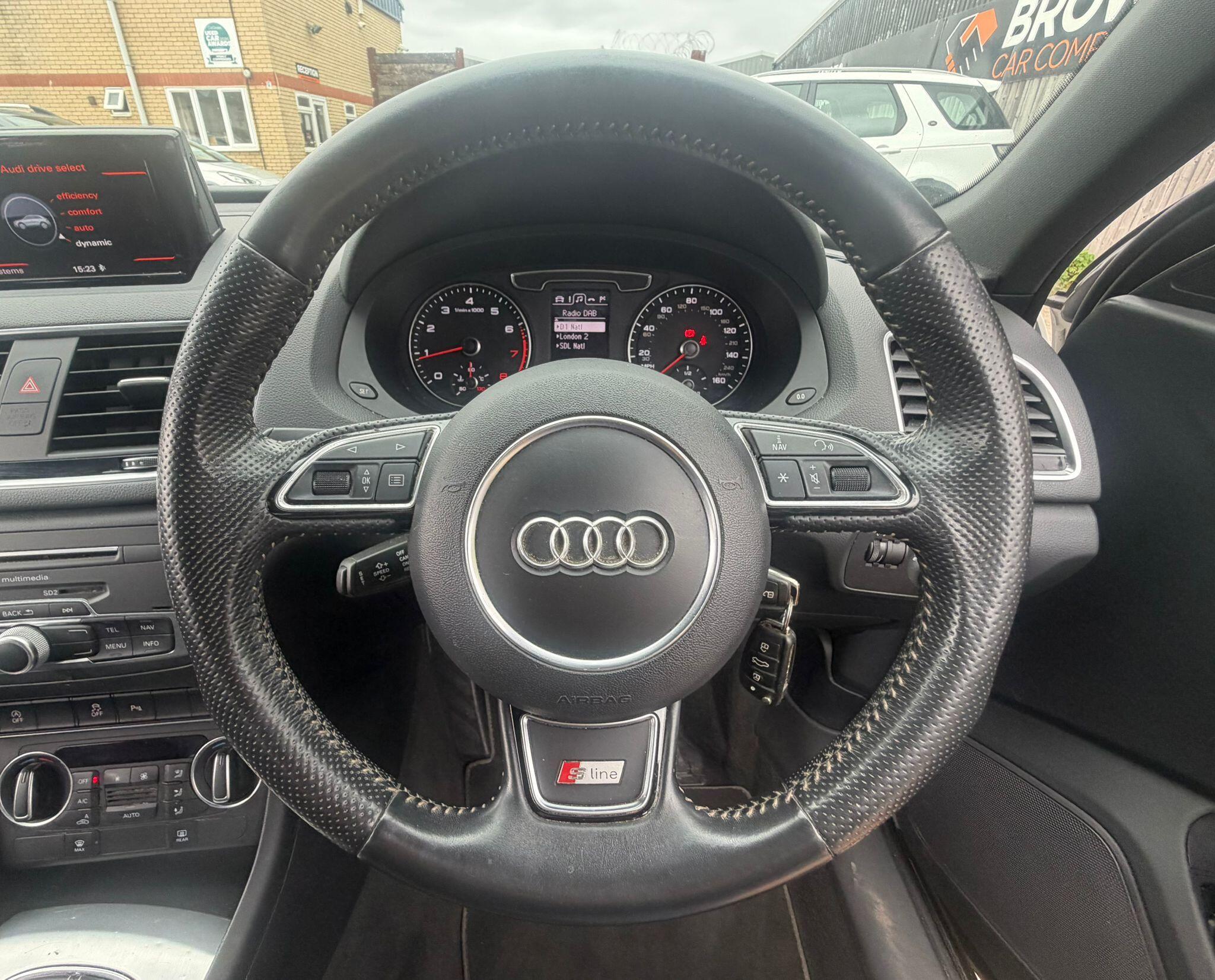 Audi Q3 view 26