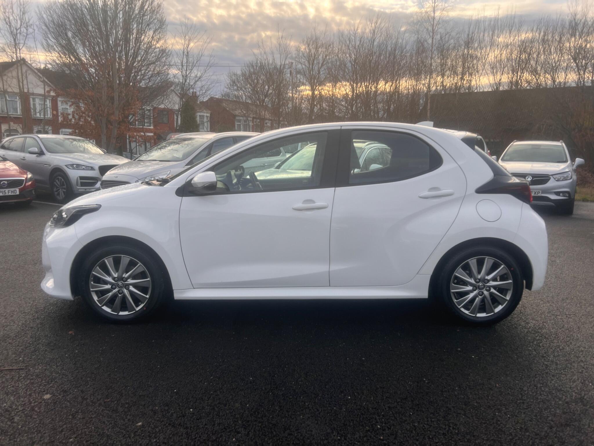 2023 Toyota Yaris 1.5 VVT-h Icon E-CVT Euro 6 (s/s) 5dr • 77,392 miles image 5