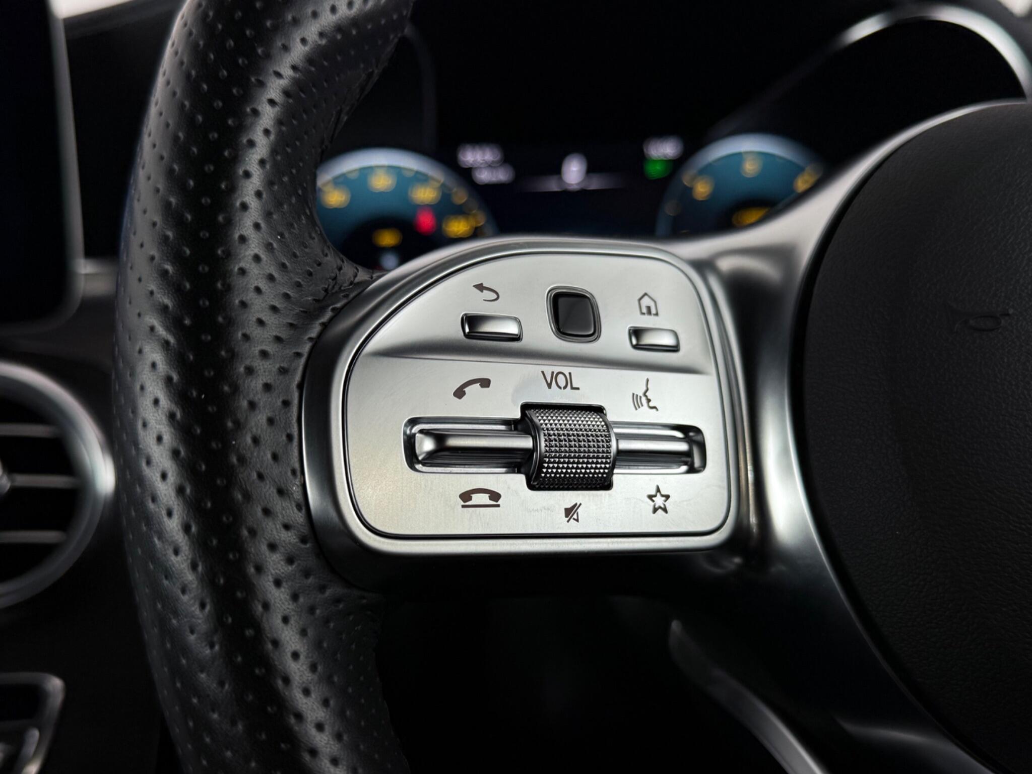 Mercedes-Benz C-Class view 18