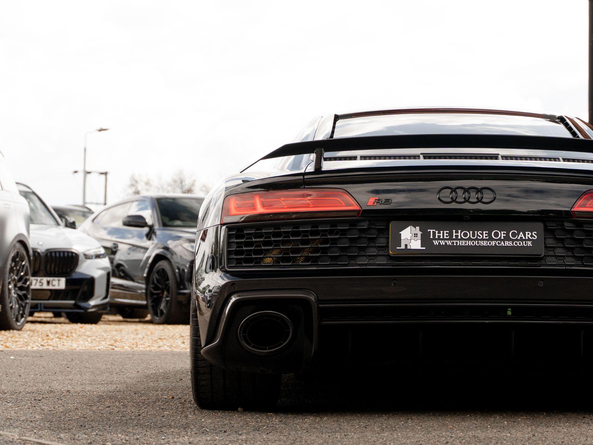 Audi R8 view 25