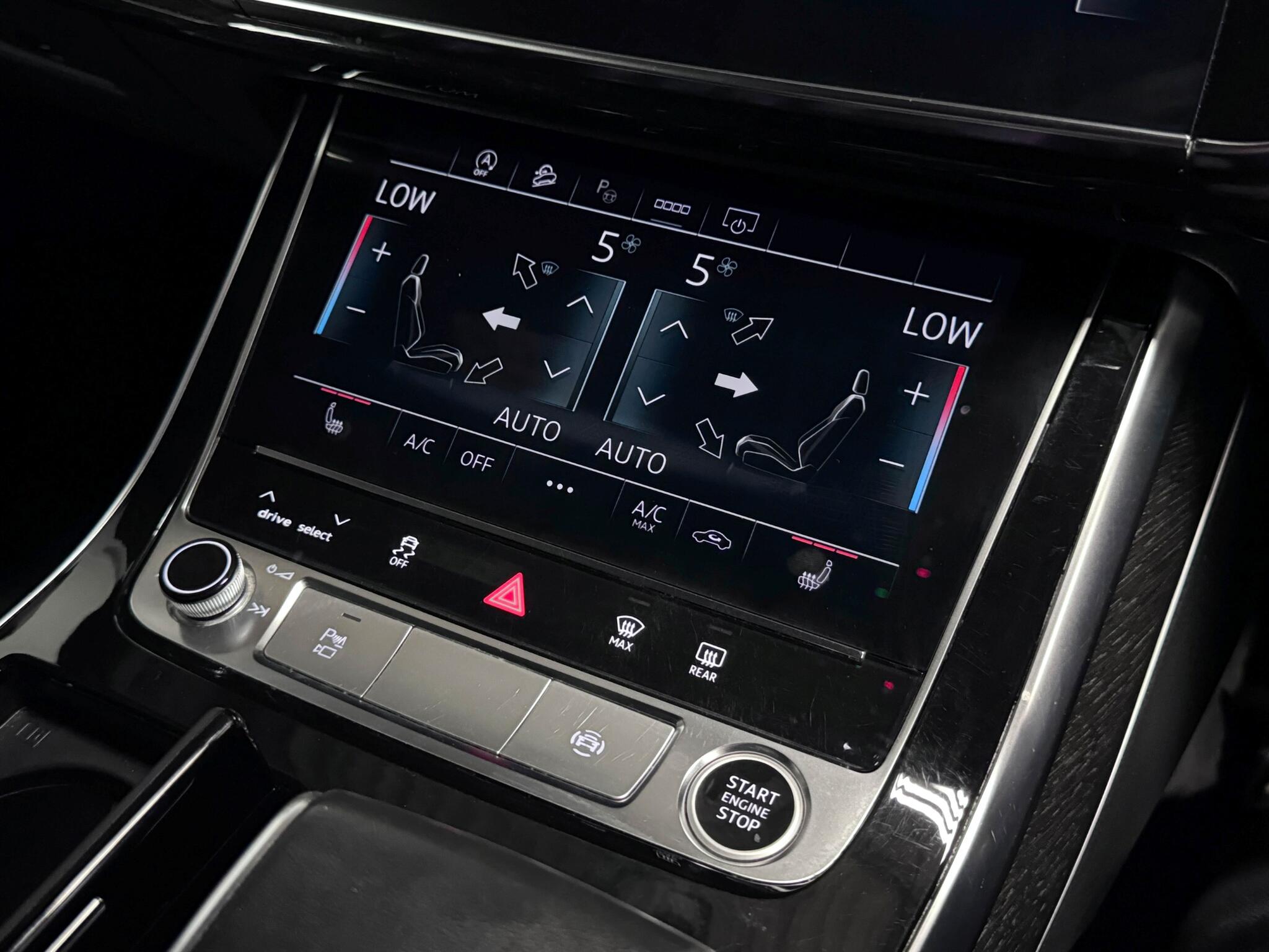 Audi Q8 view 43