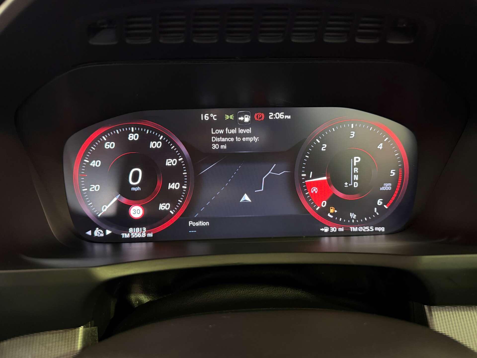 Volvo XC90 view 35