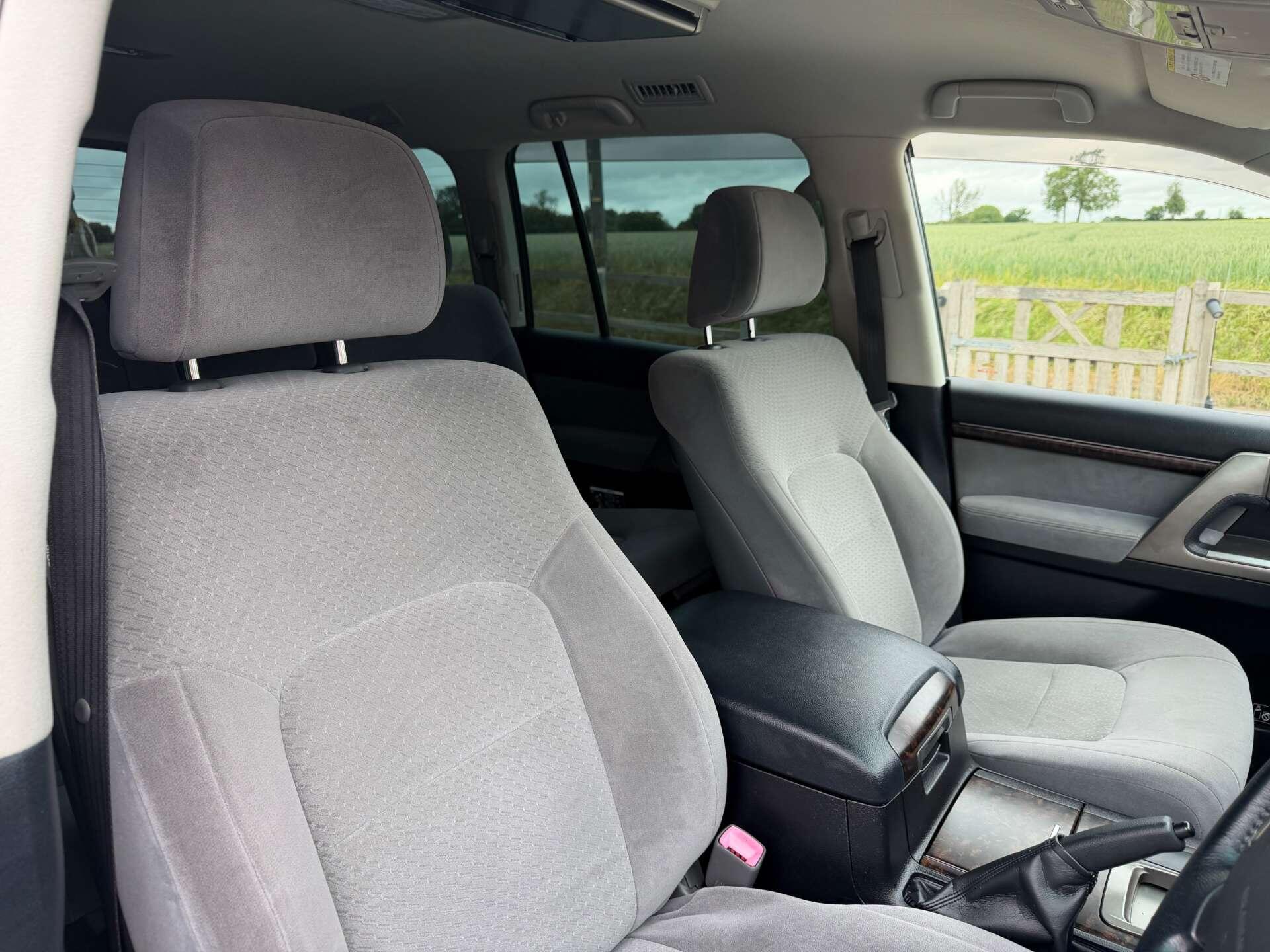 Toyota Land Cruiser view 19
