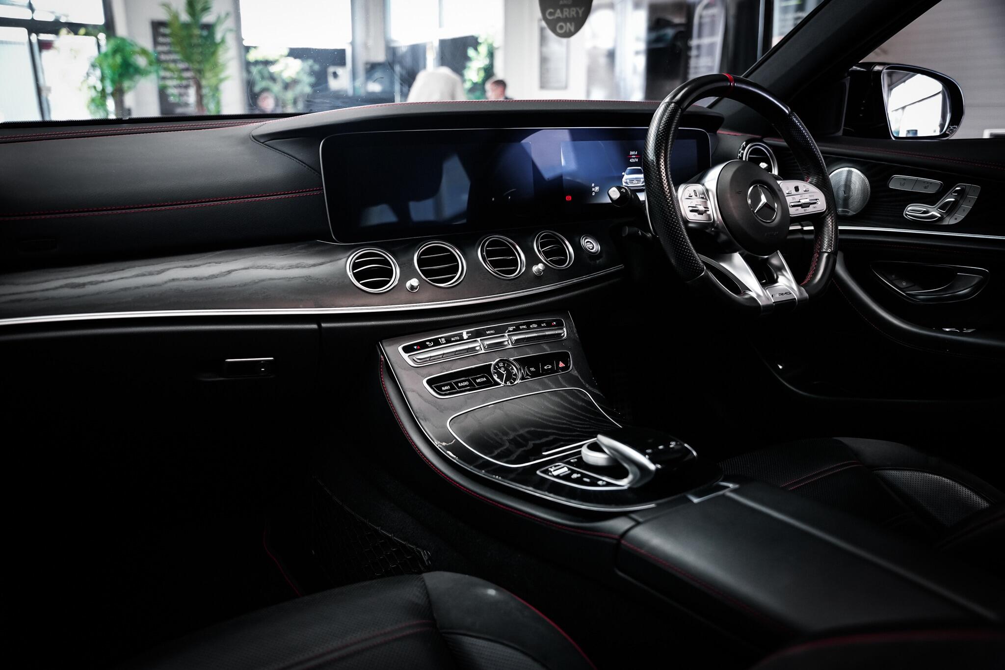 Mercedes-Benz E-Class view 23