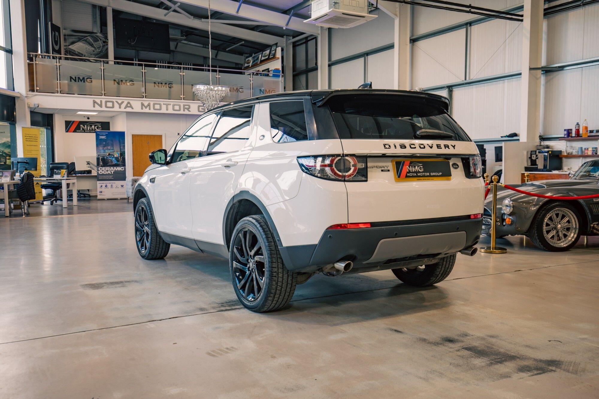Land Rover Discovery Sport view 27