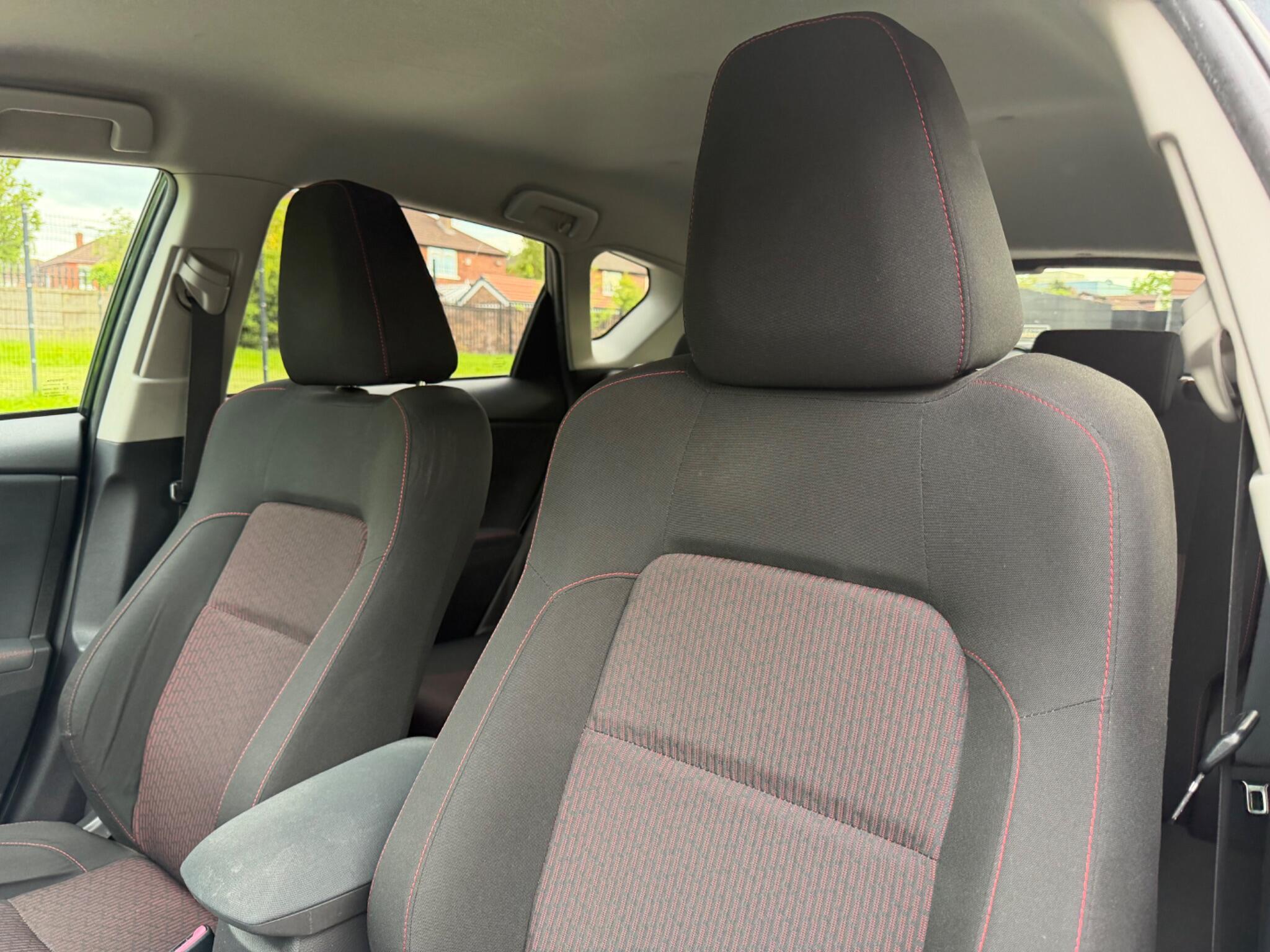 Toyota Auris view 16