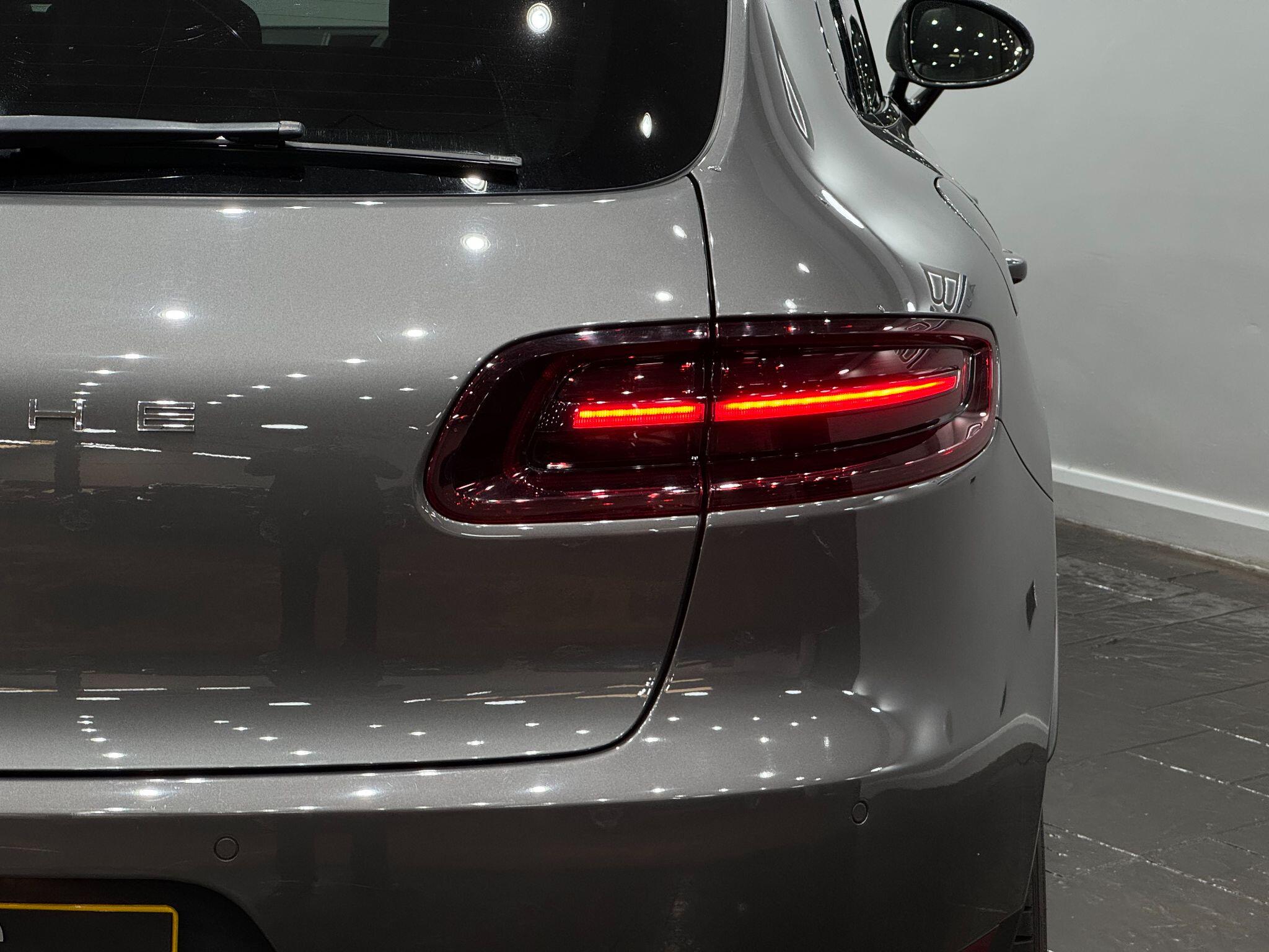 Porsche Macan view 23