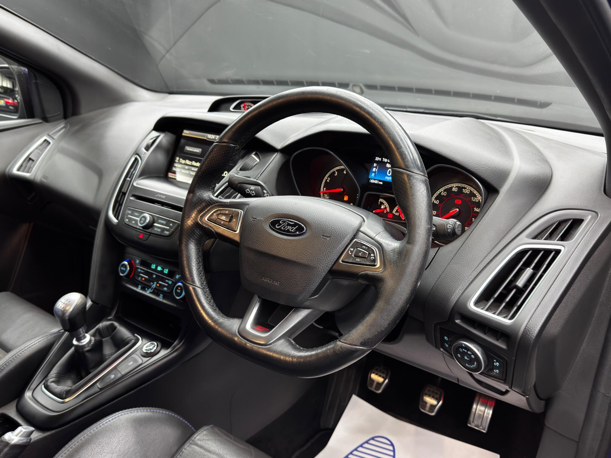 Ford Focus view 9