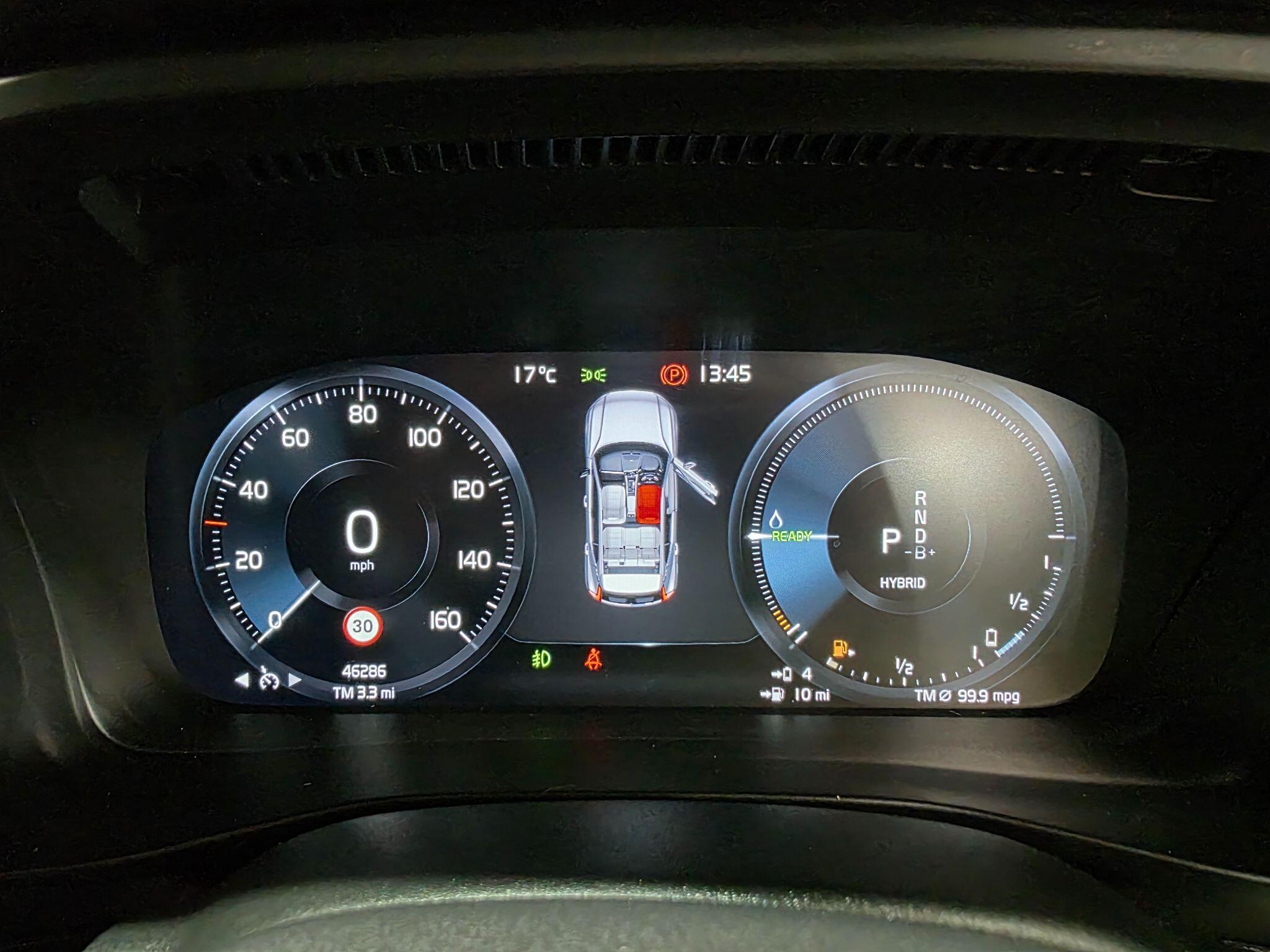 Volvo XC40 view 12
