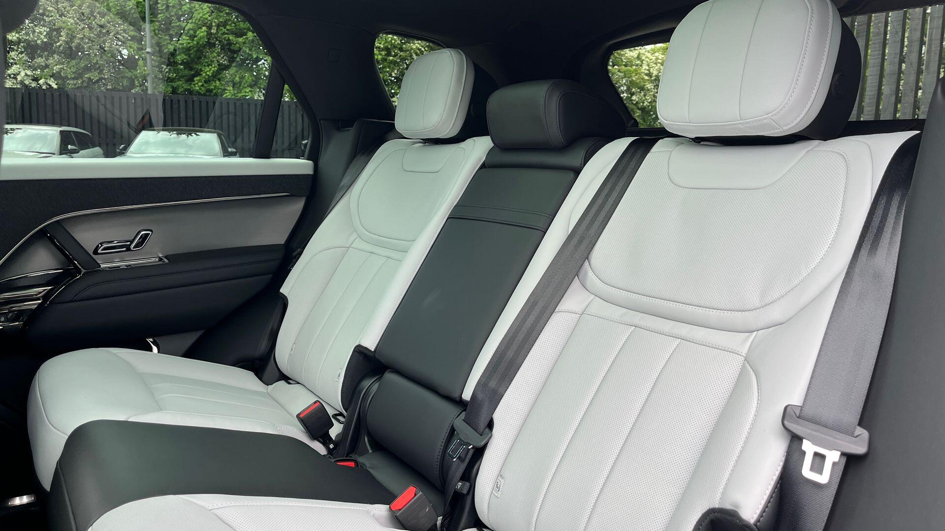 Land Rover Range Rover Sport view 35