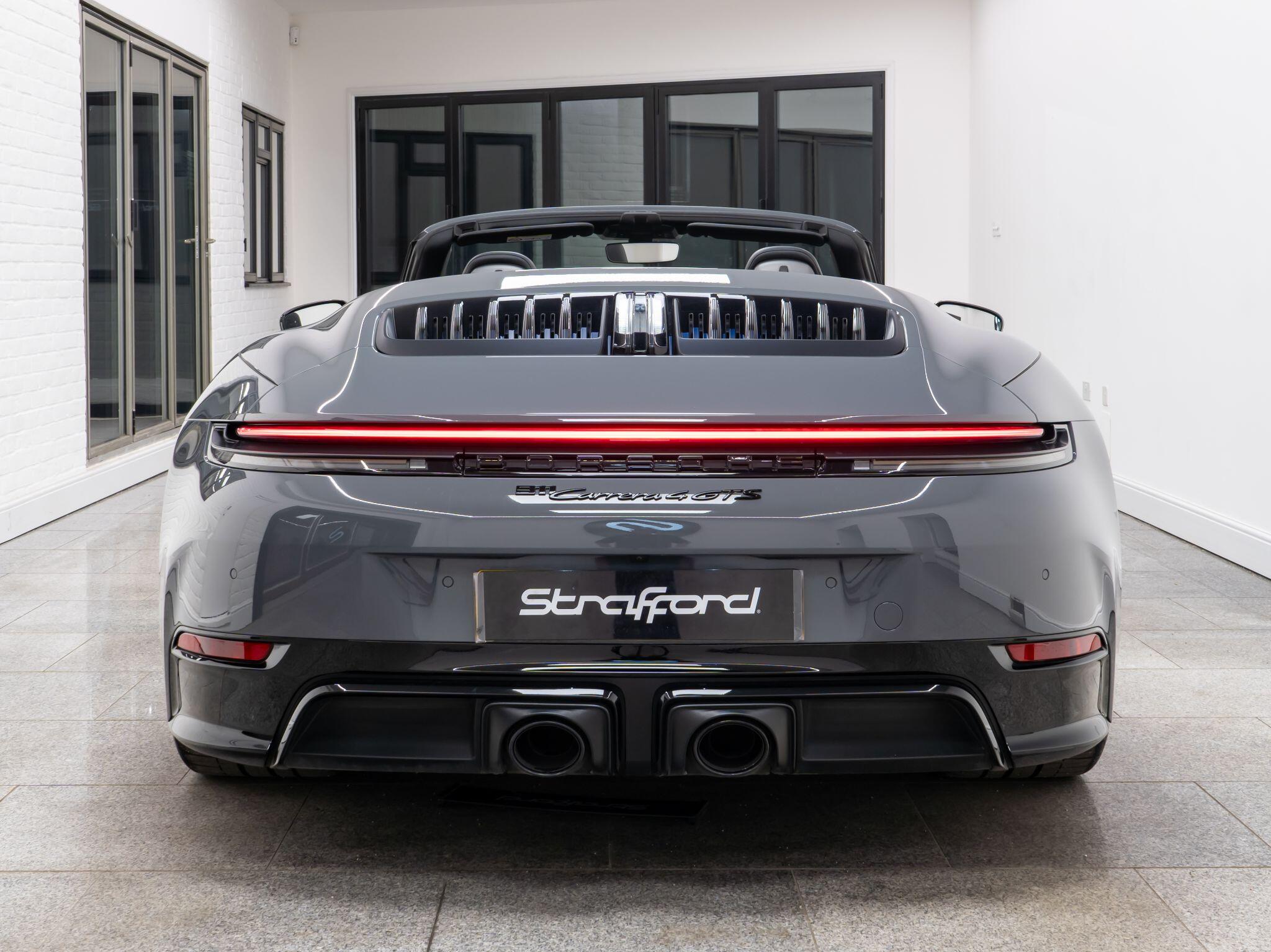 Porsche 911 view 15