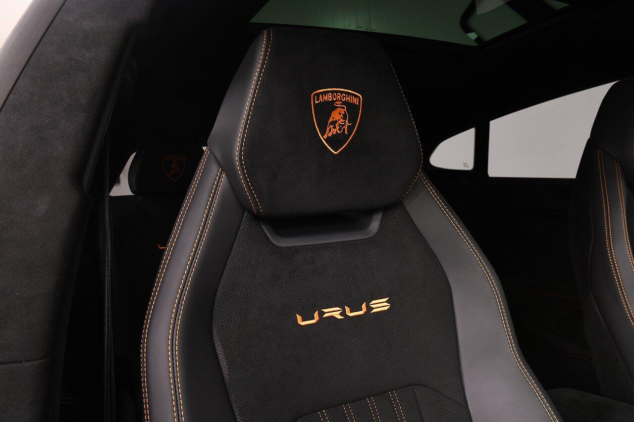 Lamborghini Urus view 9