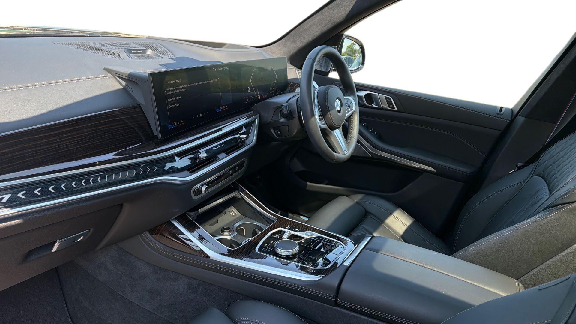 BMW X7 view 7