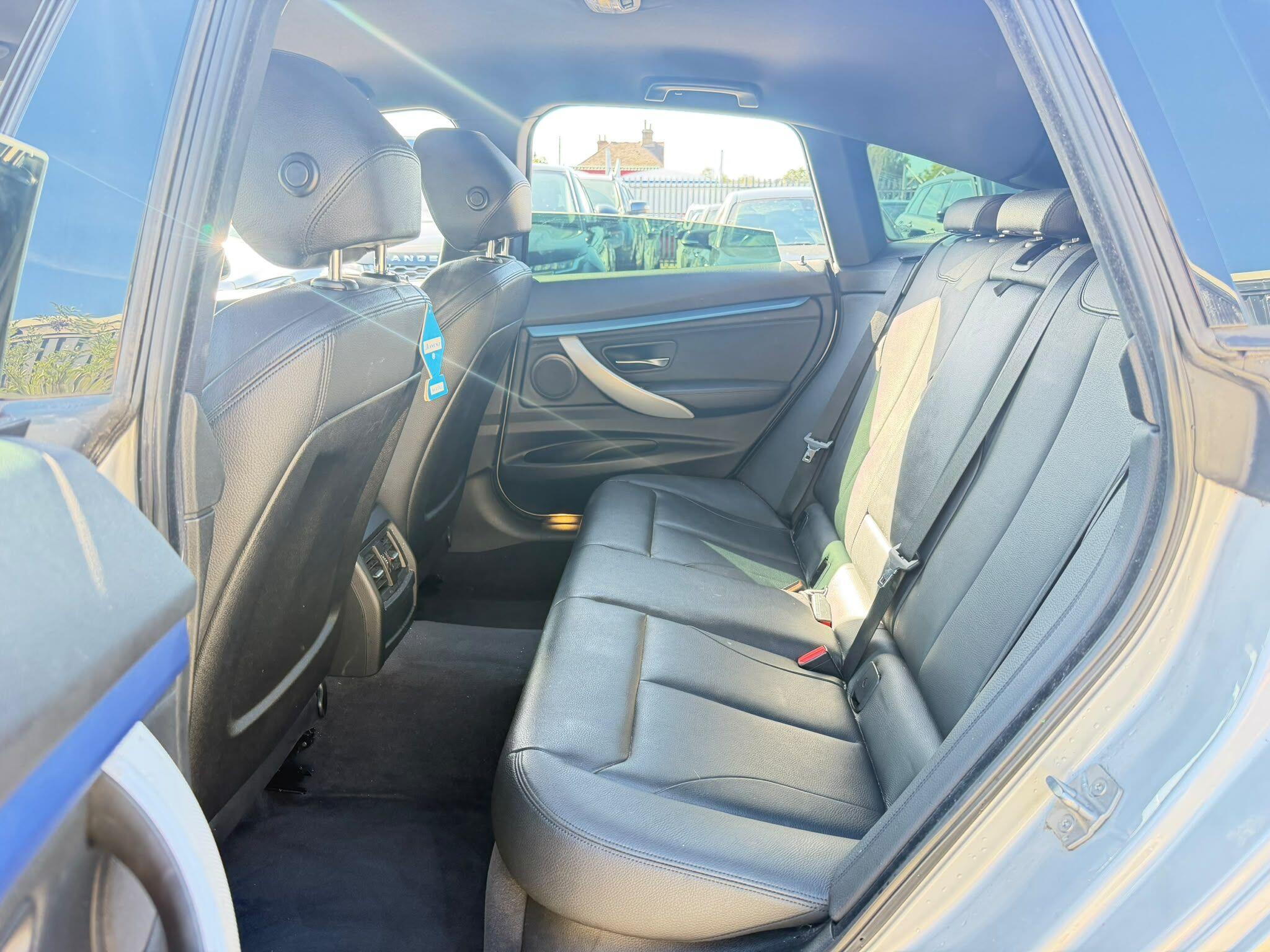 BMW 3 Series view 18