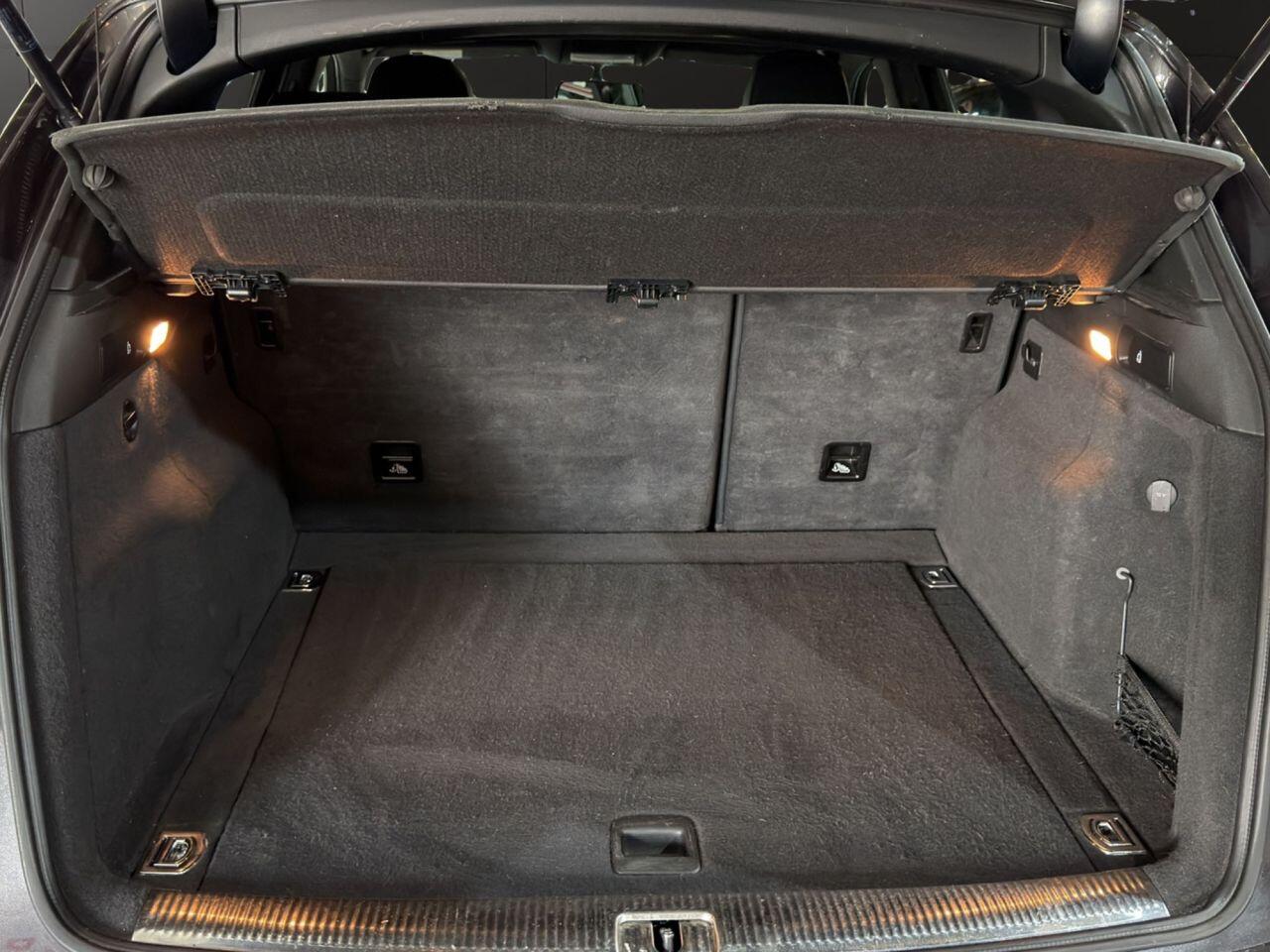 Audi Q5 view 8