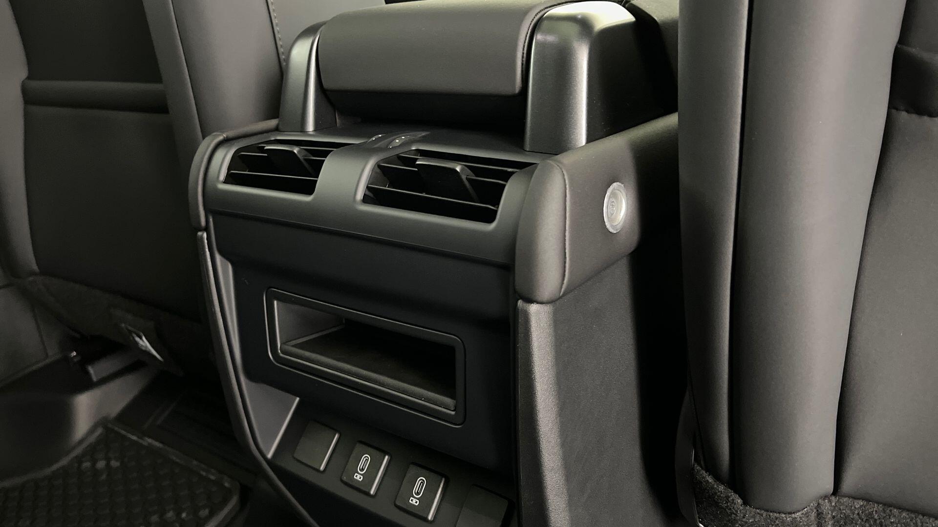 Land Rover Defender view 21