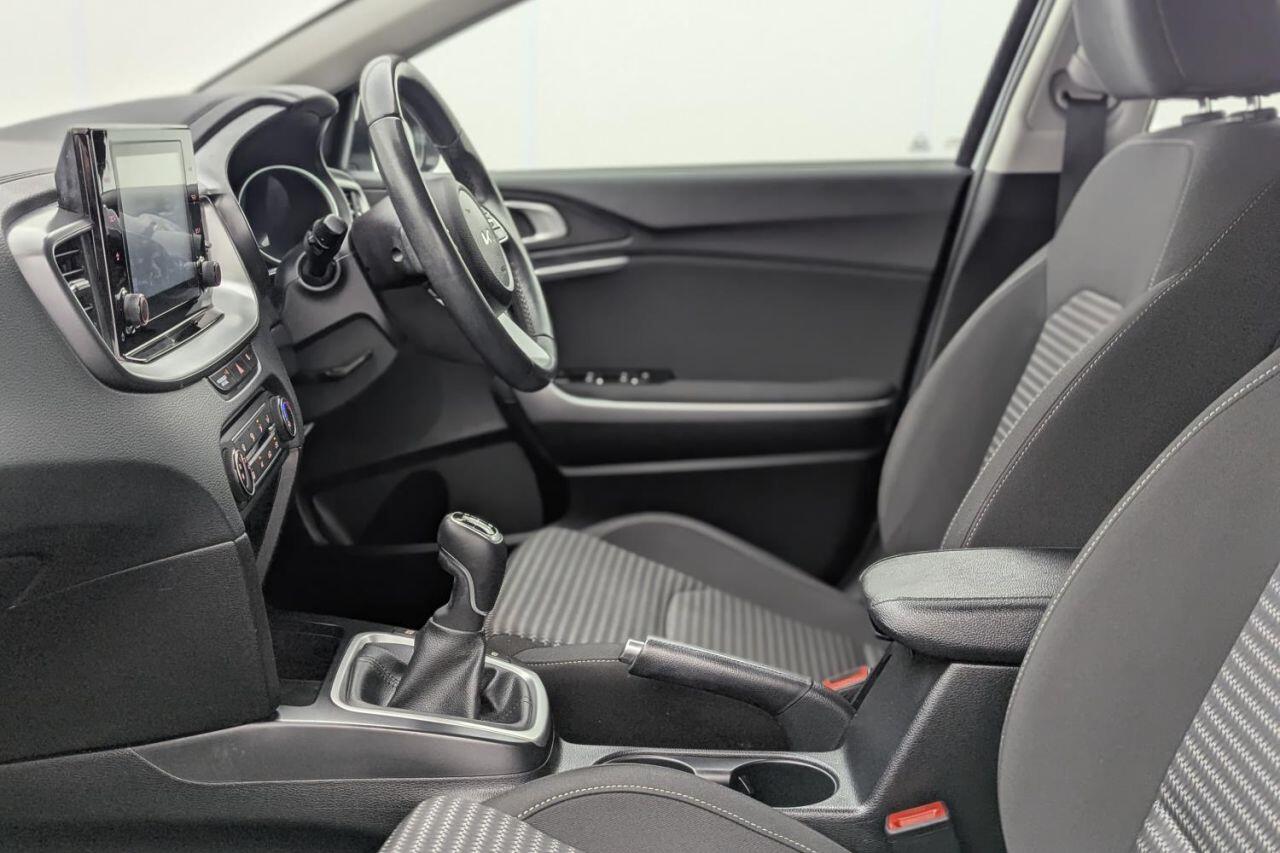 Kia Ceed view 25