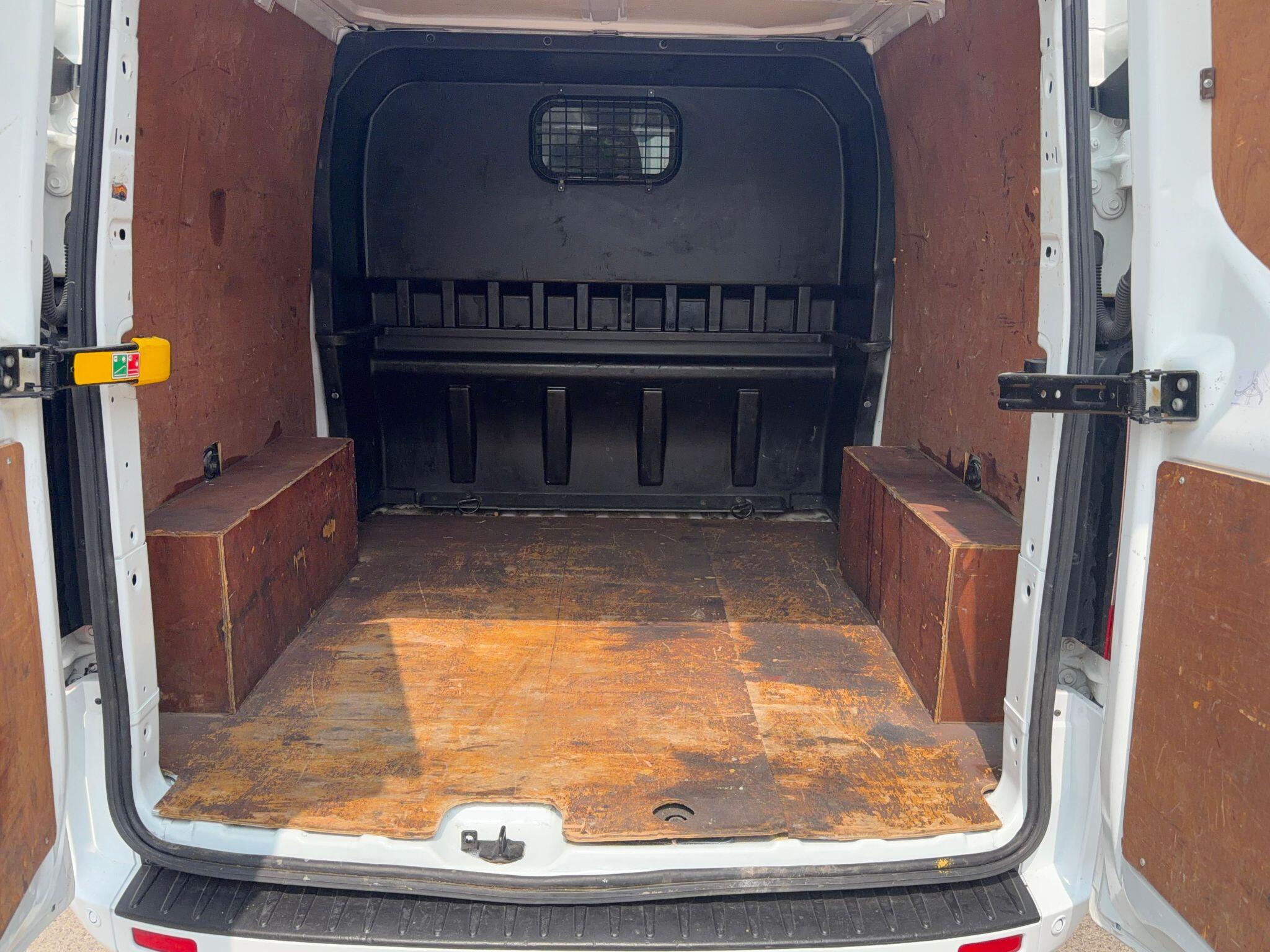 Ford Transit Custom view 44