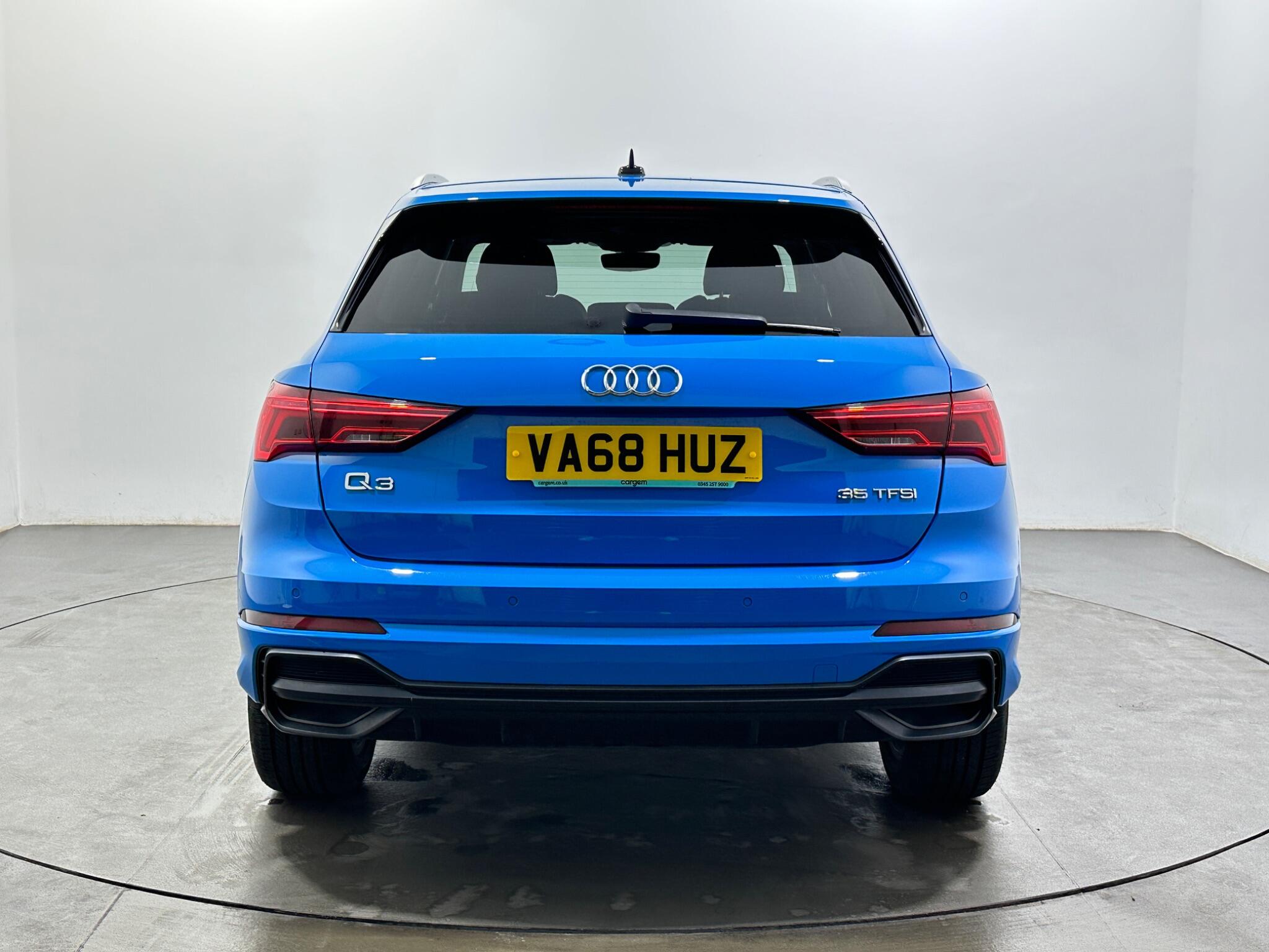 Audi Q3 view 7