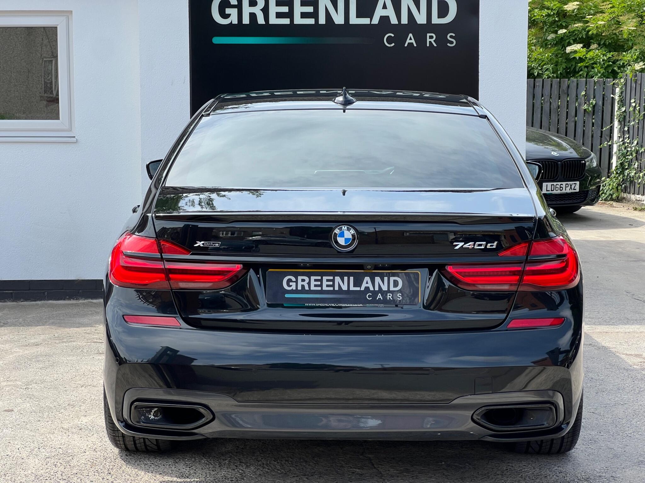BMW 7 Series view 5