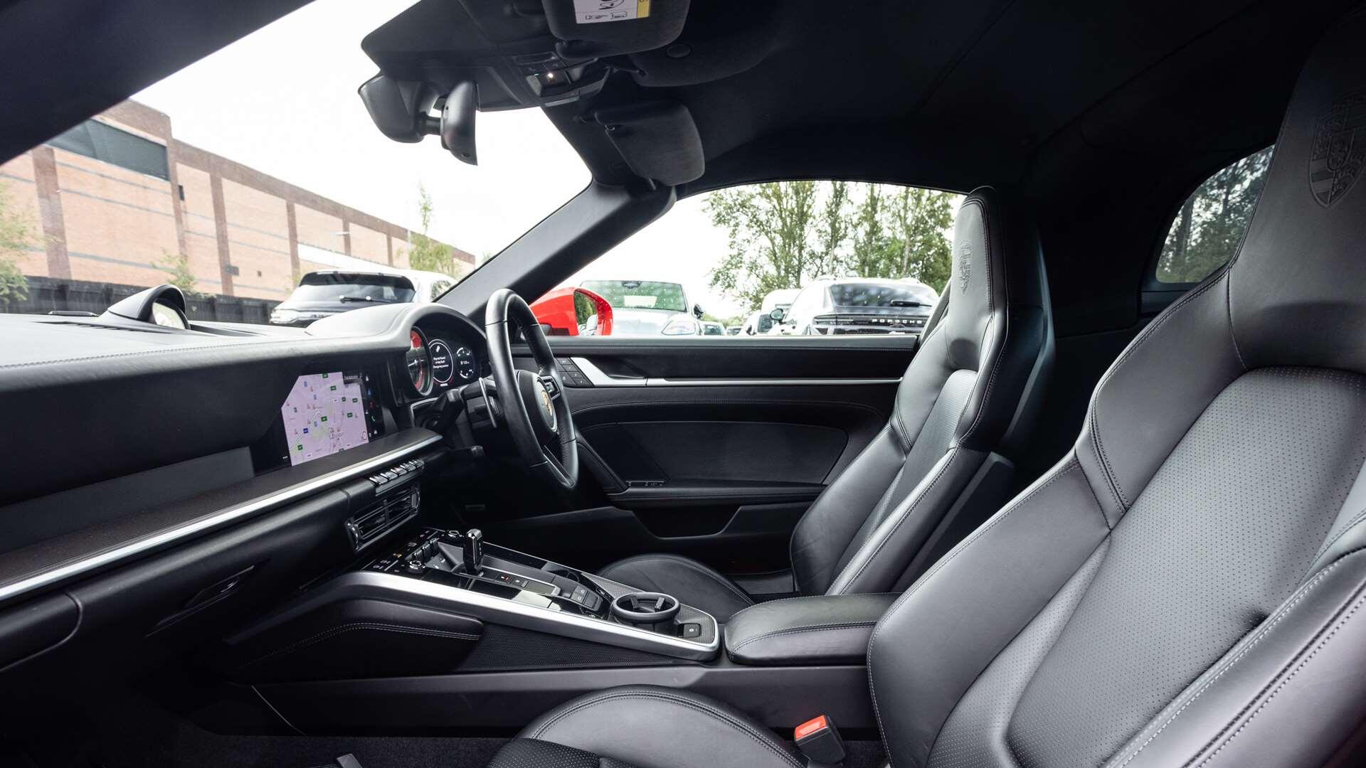 Porsche 911 view 15
