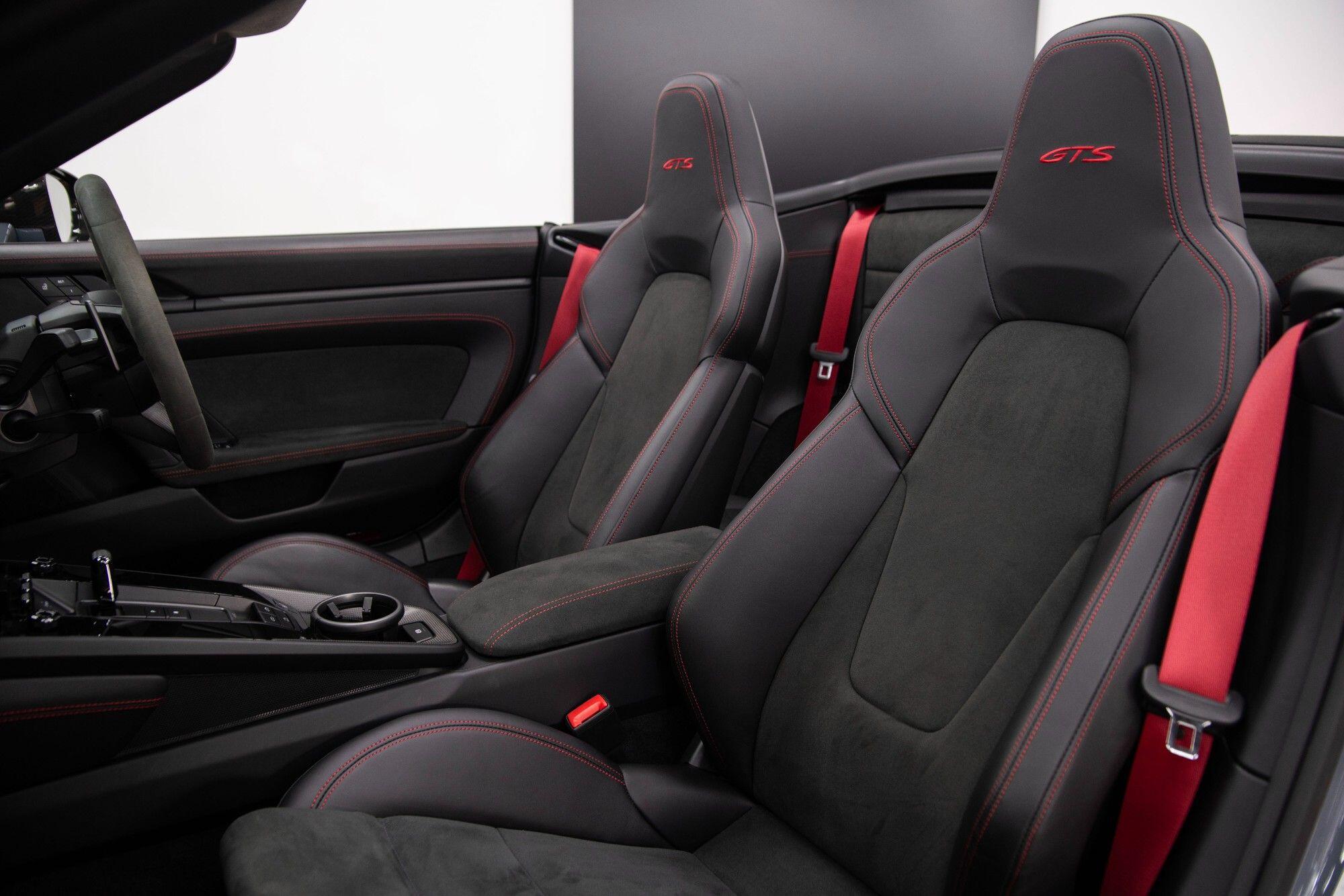 Porsche 911 view 4