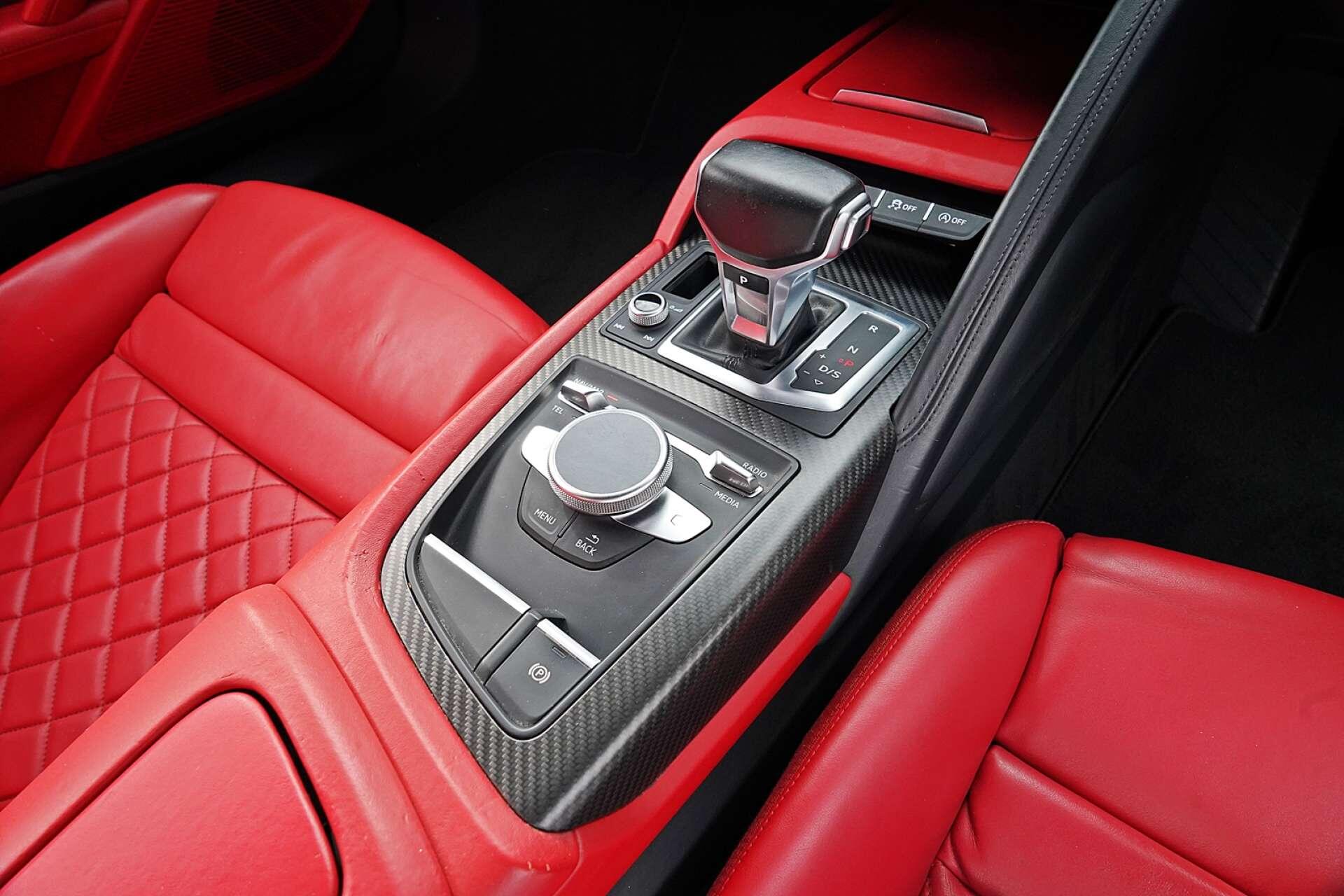 Audi R8 view 22