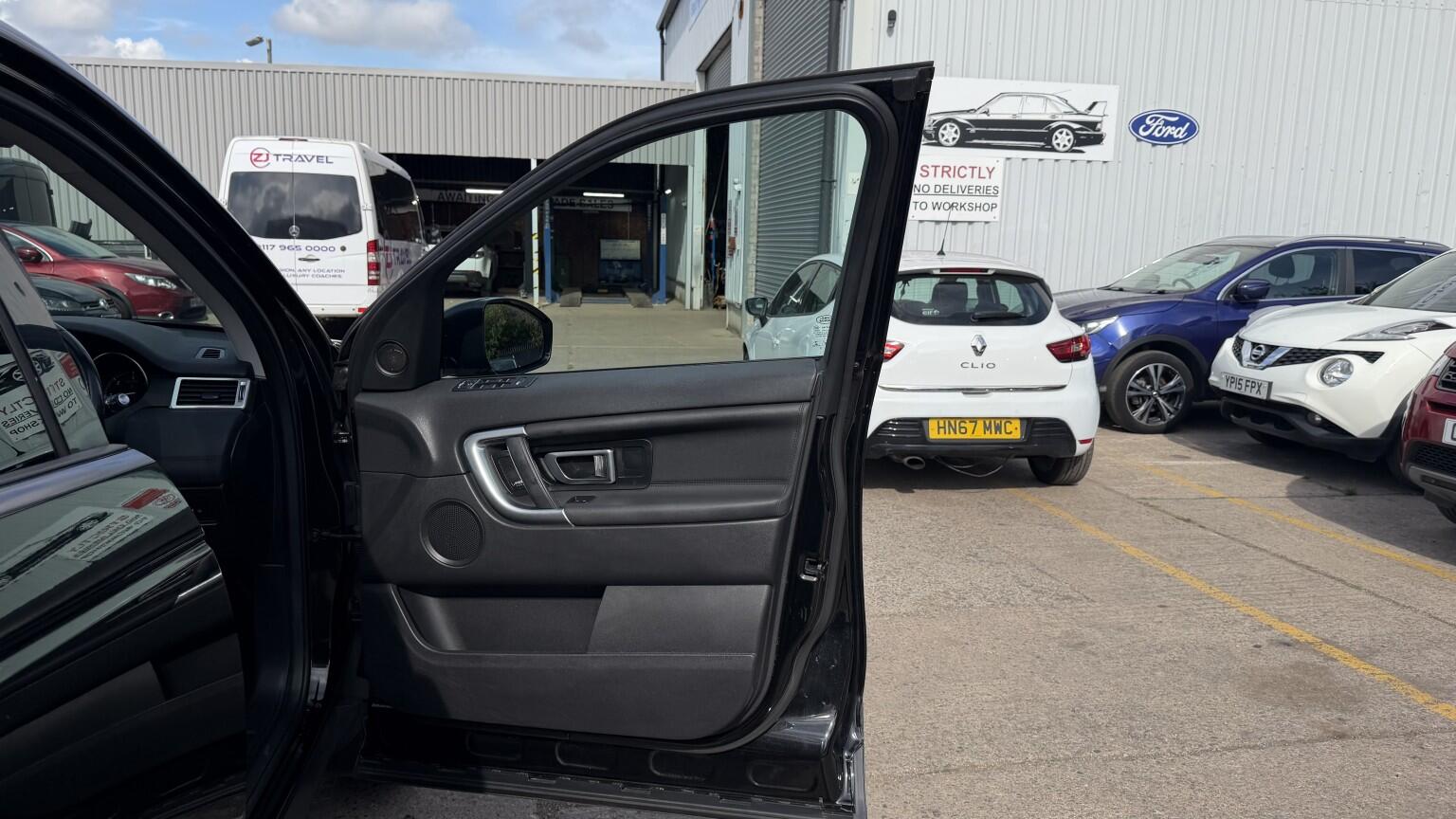 Land Rover Discovery Sport view 24