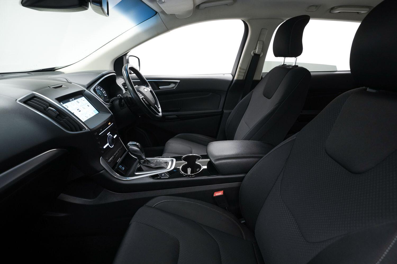 Ford Edge view 29