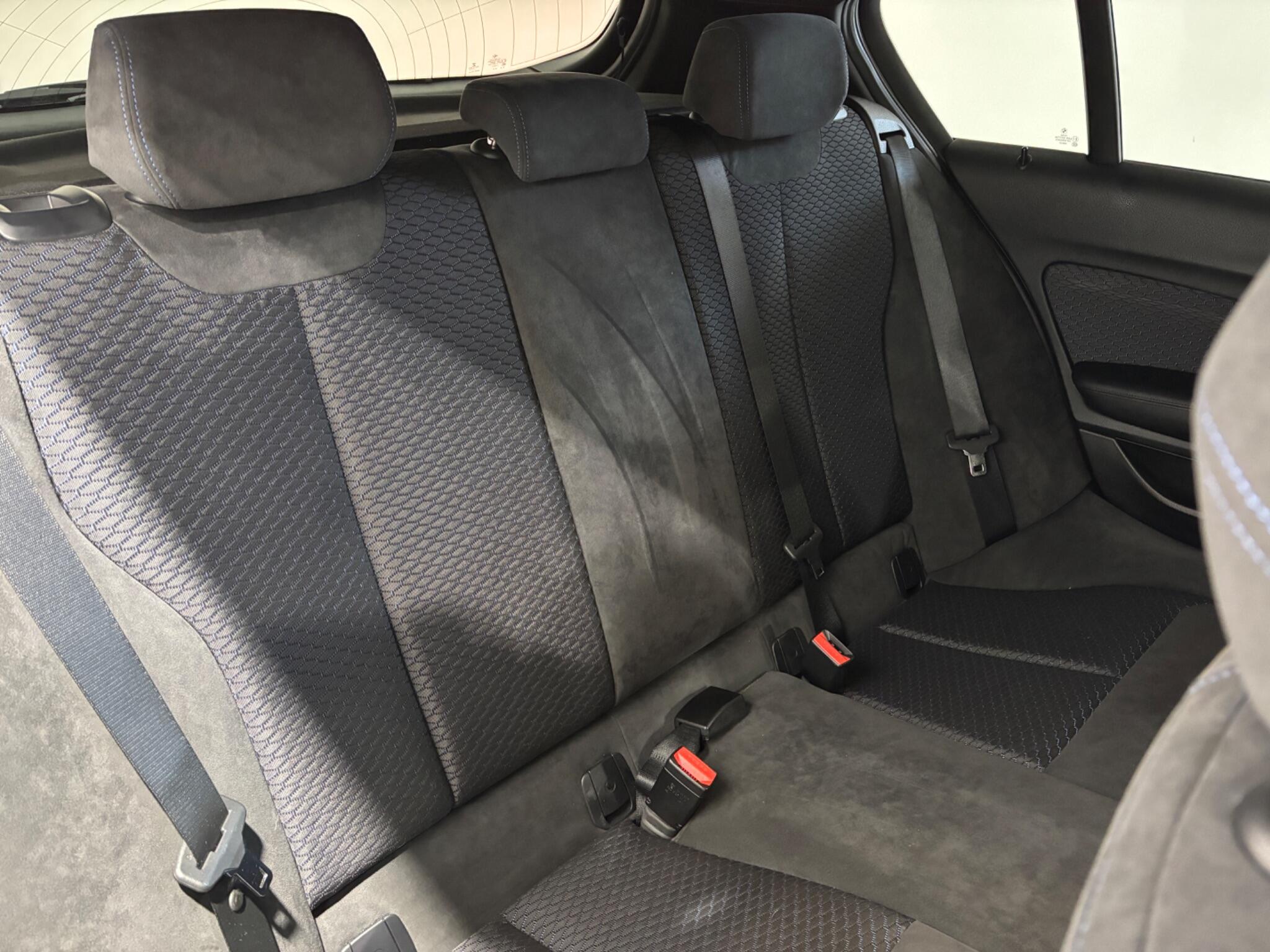 BMW 1 Series view 18