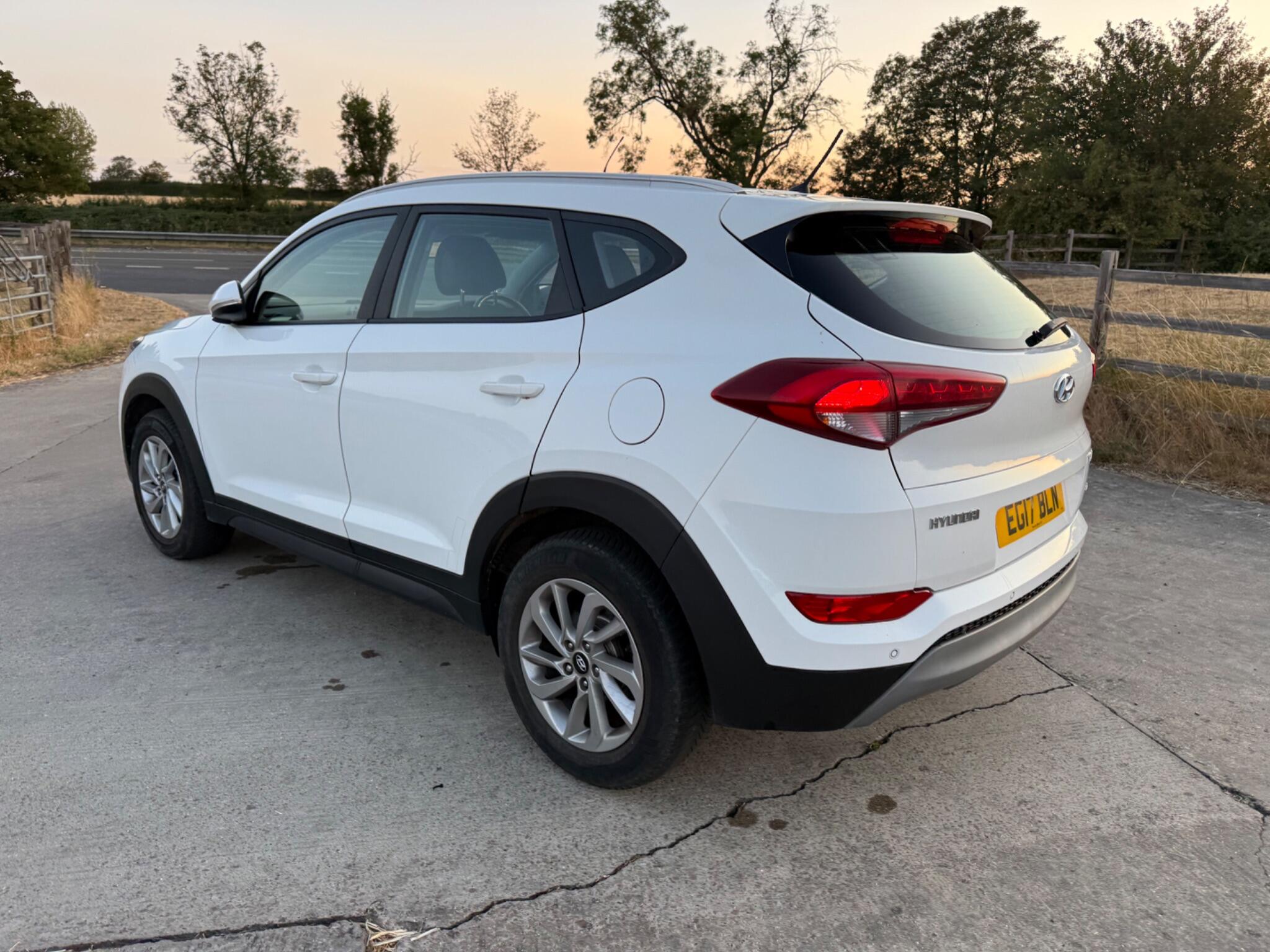 Hyundai TUCSON 2.0 CRDi Premium SE 4WD Euro 6 5dr — photo 12 of 102