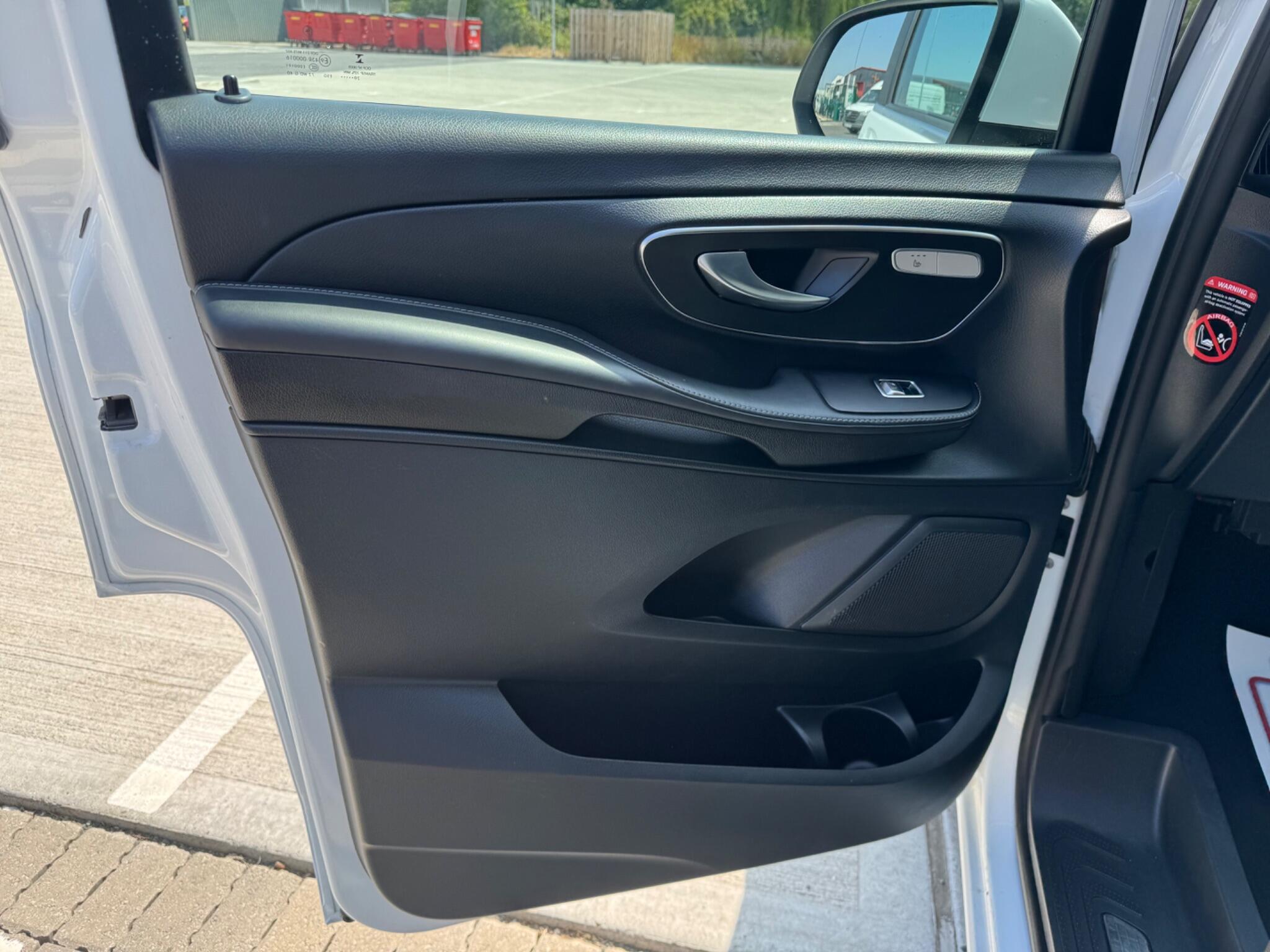 Mercedes-Benz V Class view 38