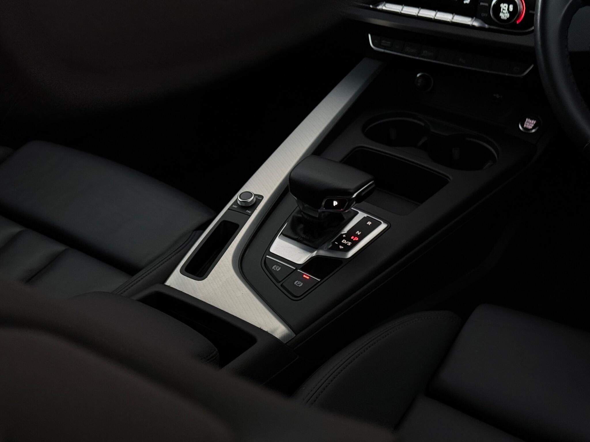 Audi A4 view 24