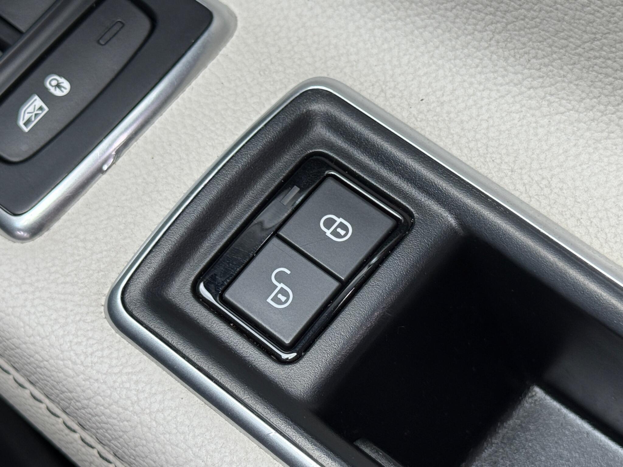 Jaguar XF - Image 65