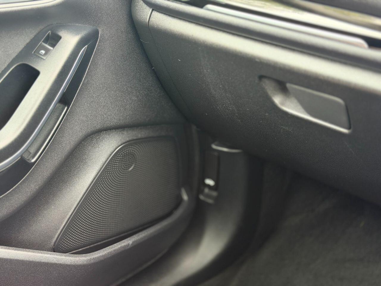 Ford Fiesta view 83
