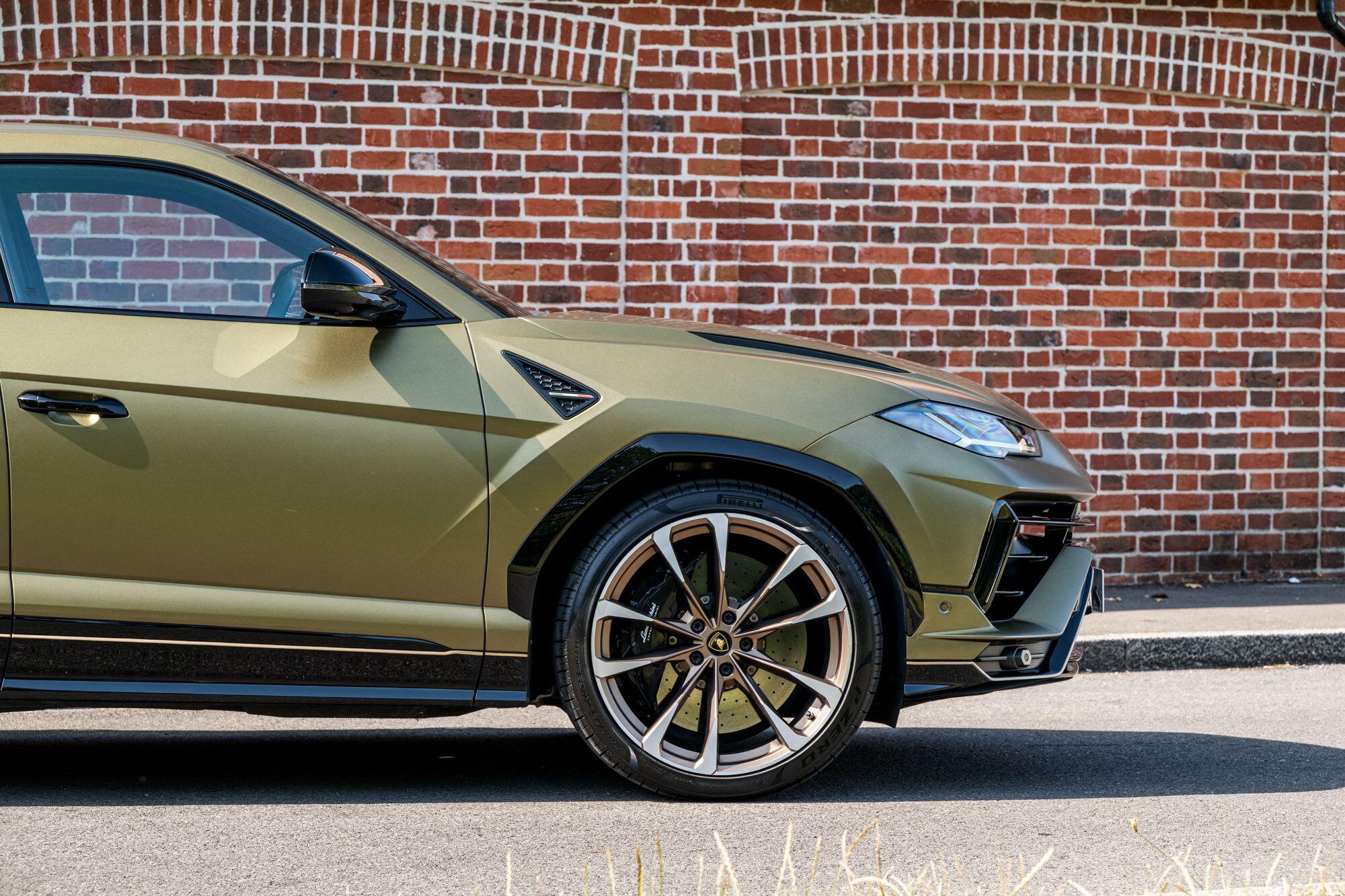 Lamborghini Urus view 18