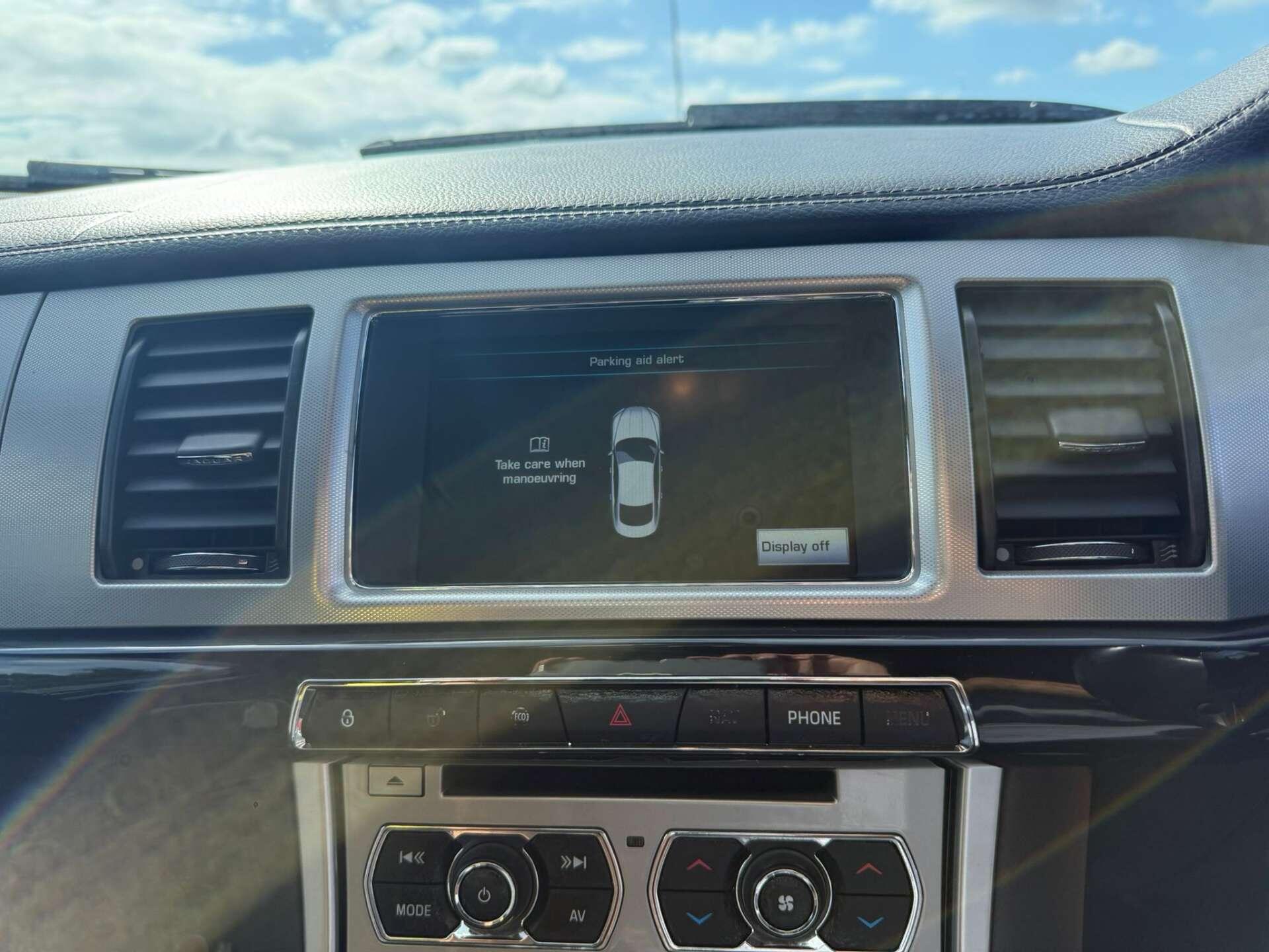 Jaguar XF view 32